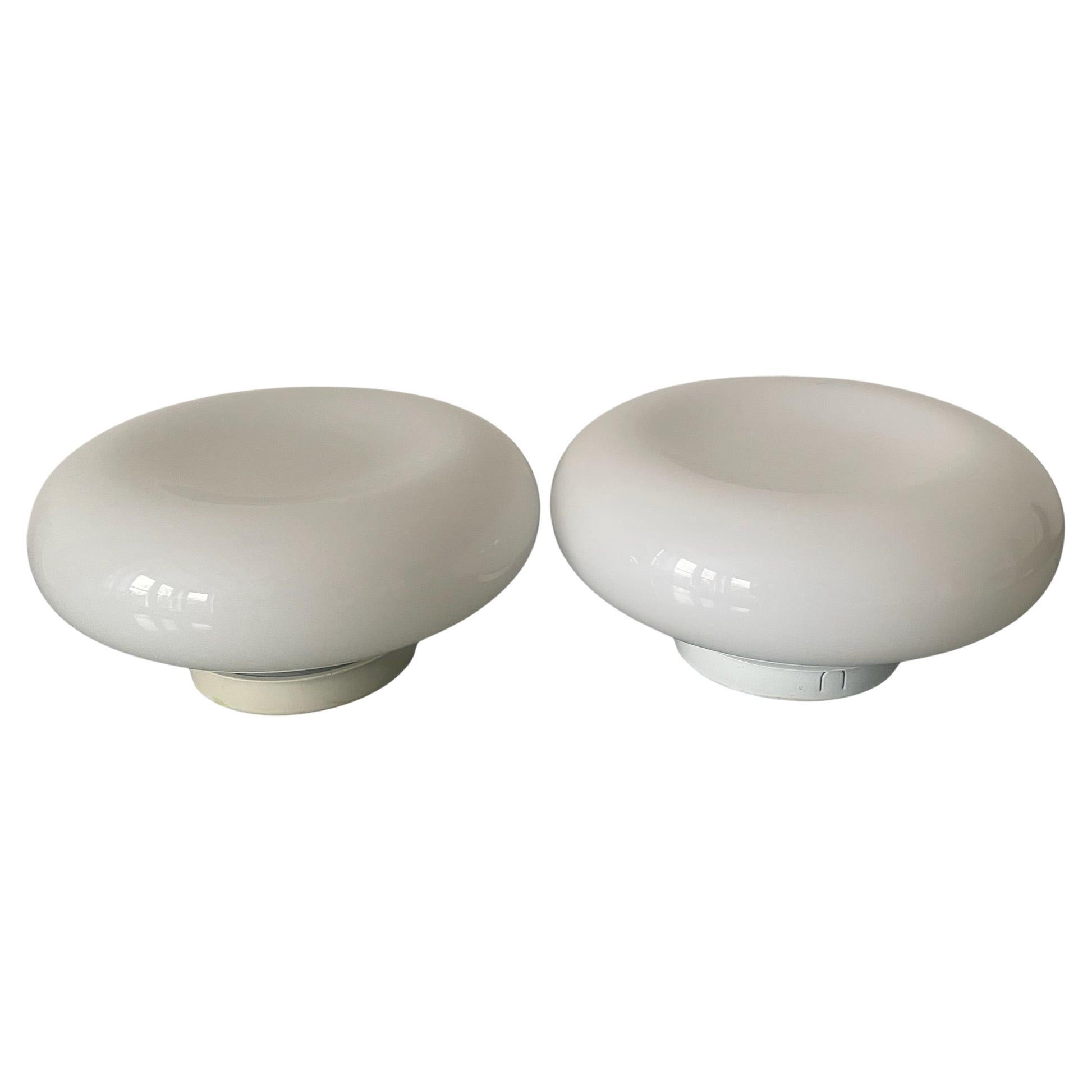 2 Italienische weiße Murano Glas Flush Mount Decken-, Wandleuchten, 1960er Jahre, fast Paar