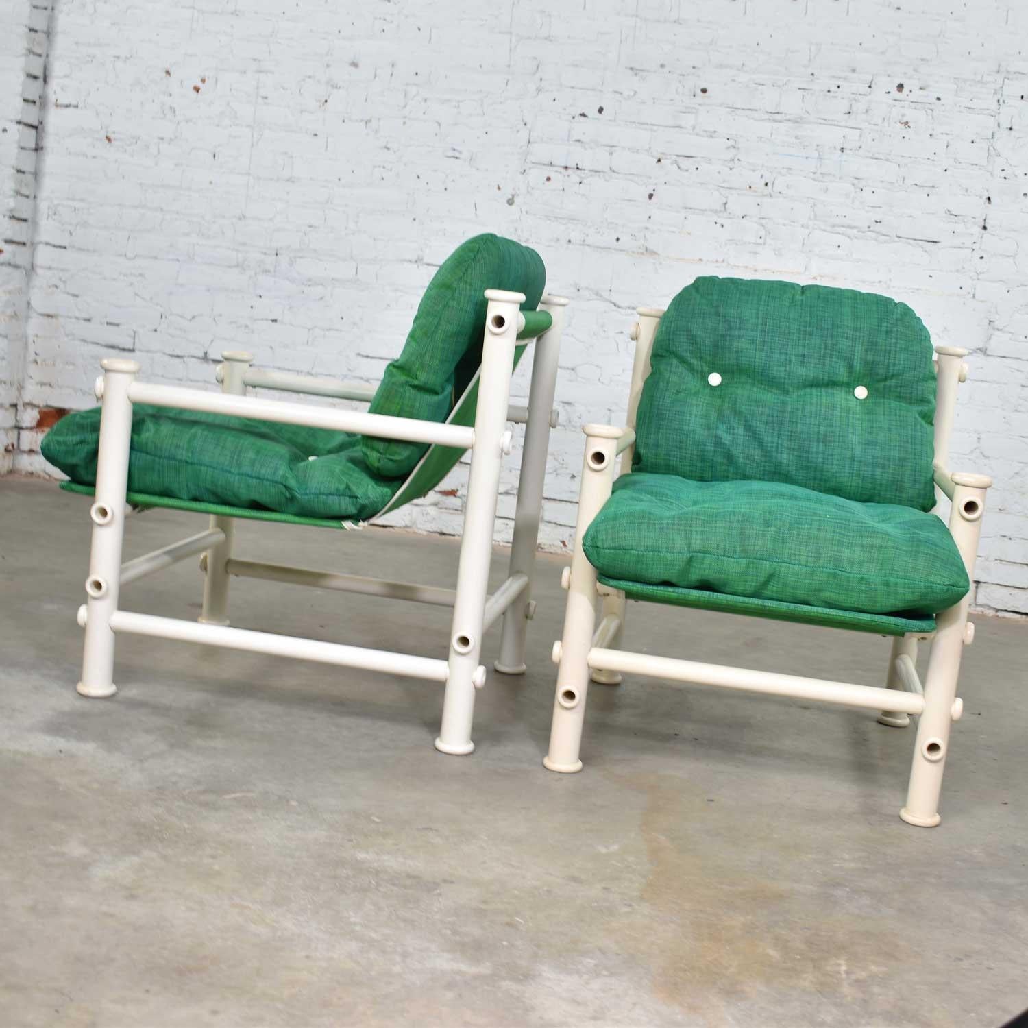 2 fauteuils d'extérieur en PVC Idyllwild rembourrés en maille verte Jerry Johnson Landes en vente 1