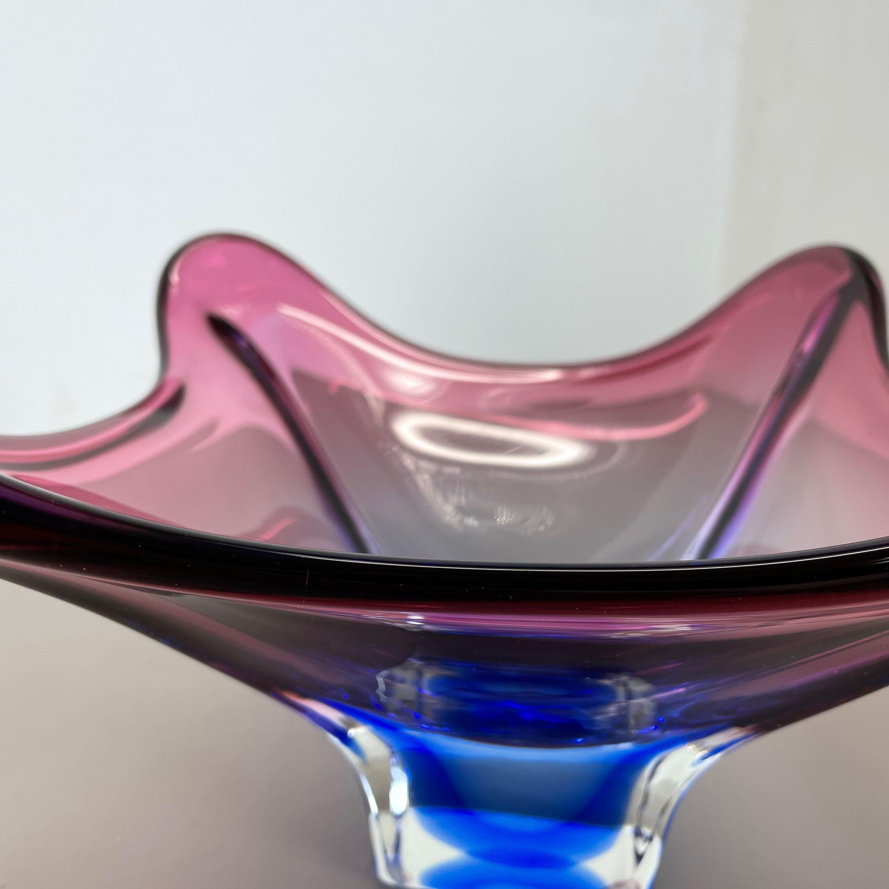 20th Century 2 Kg Floral Glass Bowl Shell Centerpiece by Fratelli Toso Murano, Italy, 1970s For Sale