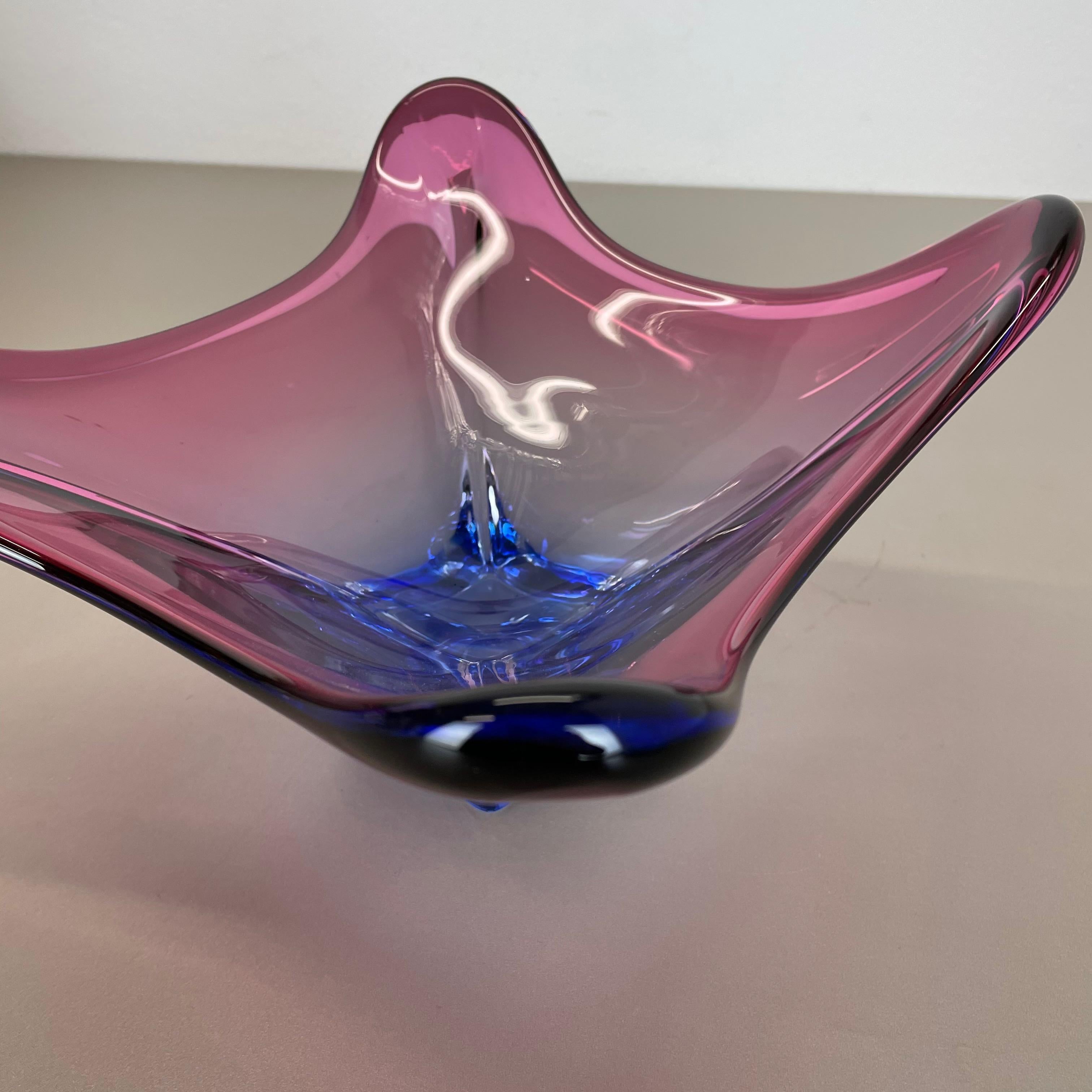 Murano Glass 2 Kg Floral Glass Bowl Shell Centerpiece by Fratelli Toso Murano, Italy, 1970s For Sale