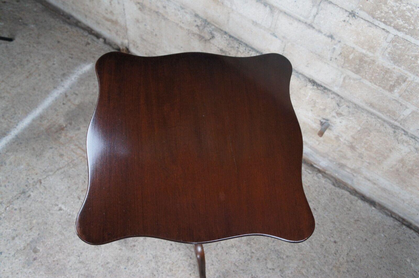 Late 20th Century 2 Kittinger Colonial Williamsburg Federal Mahogany Tilt Top Tables Candle Stands For Sale