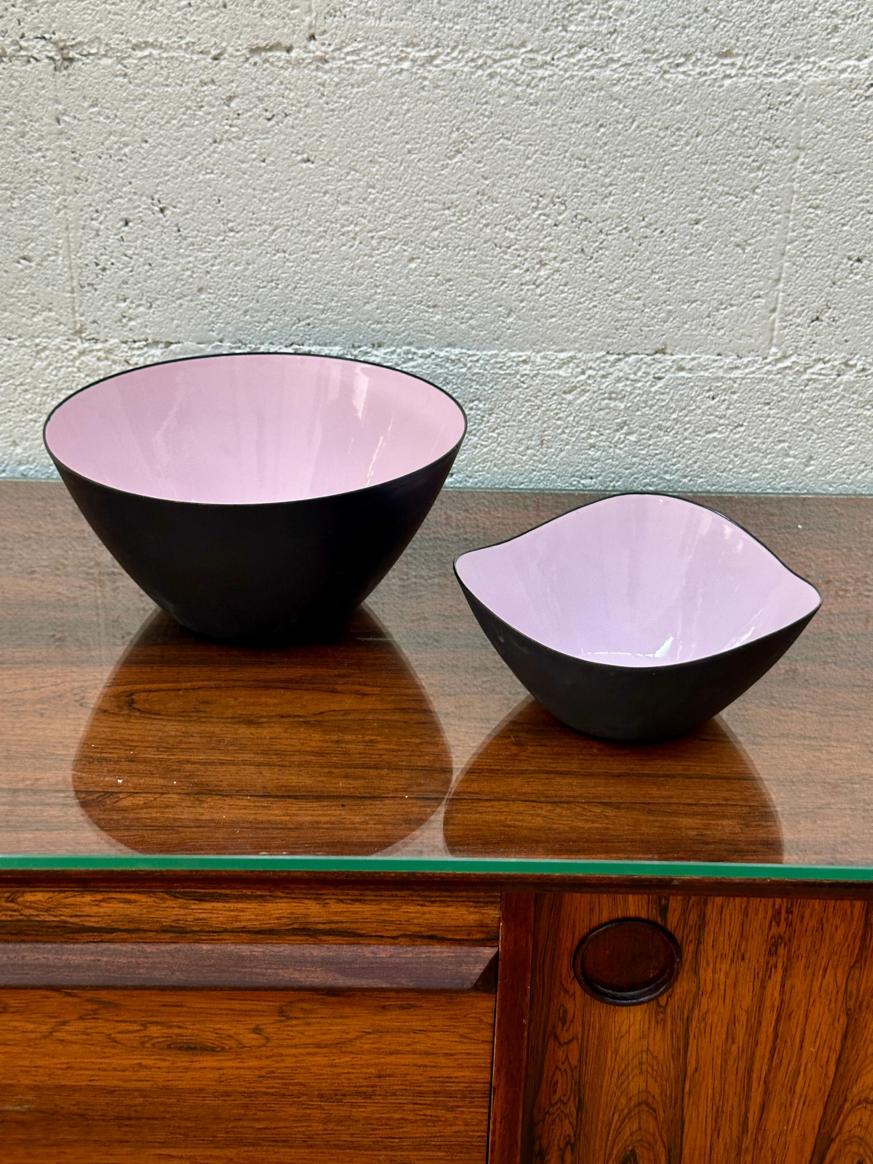 2 Krenit Bowls from the 1950s by Herbert Krenchel, (Pink Enamel) made in Denmark In Good Condition For Sale In Genève, GE