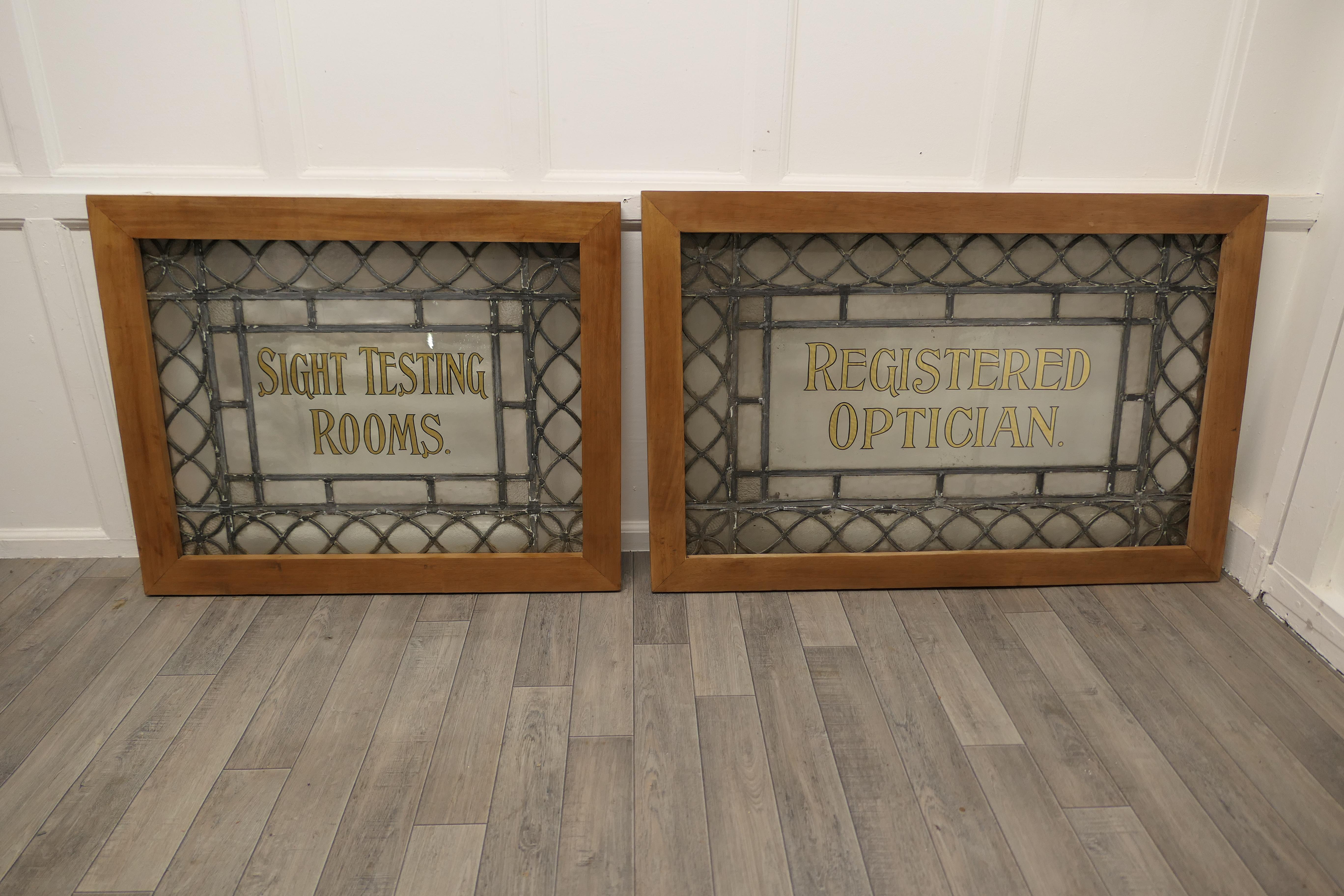 Arts and Crafts 2 grandes enseignes de vitrine d'opticien en verre plombé en vente