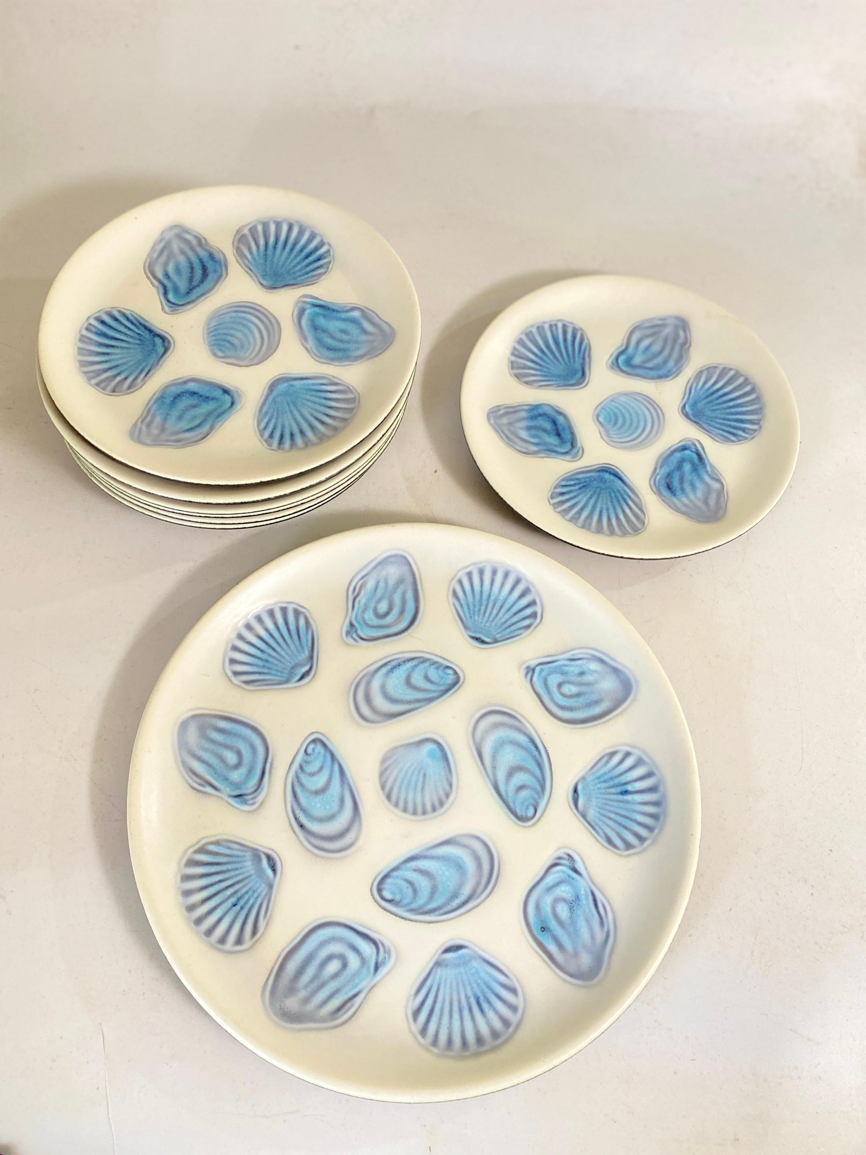 2 Large Oyster Plates and 6 Plates in Ceramic Blue and White France by Elchinger For Sale 4