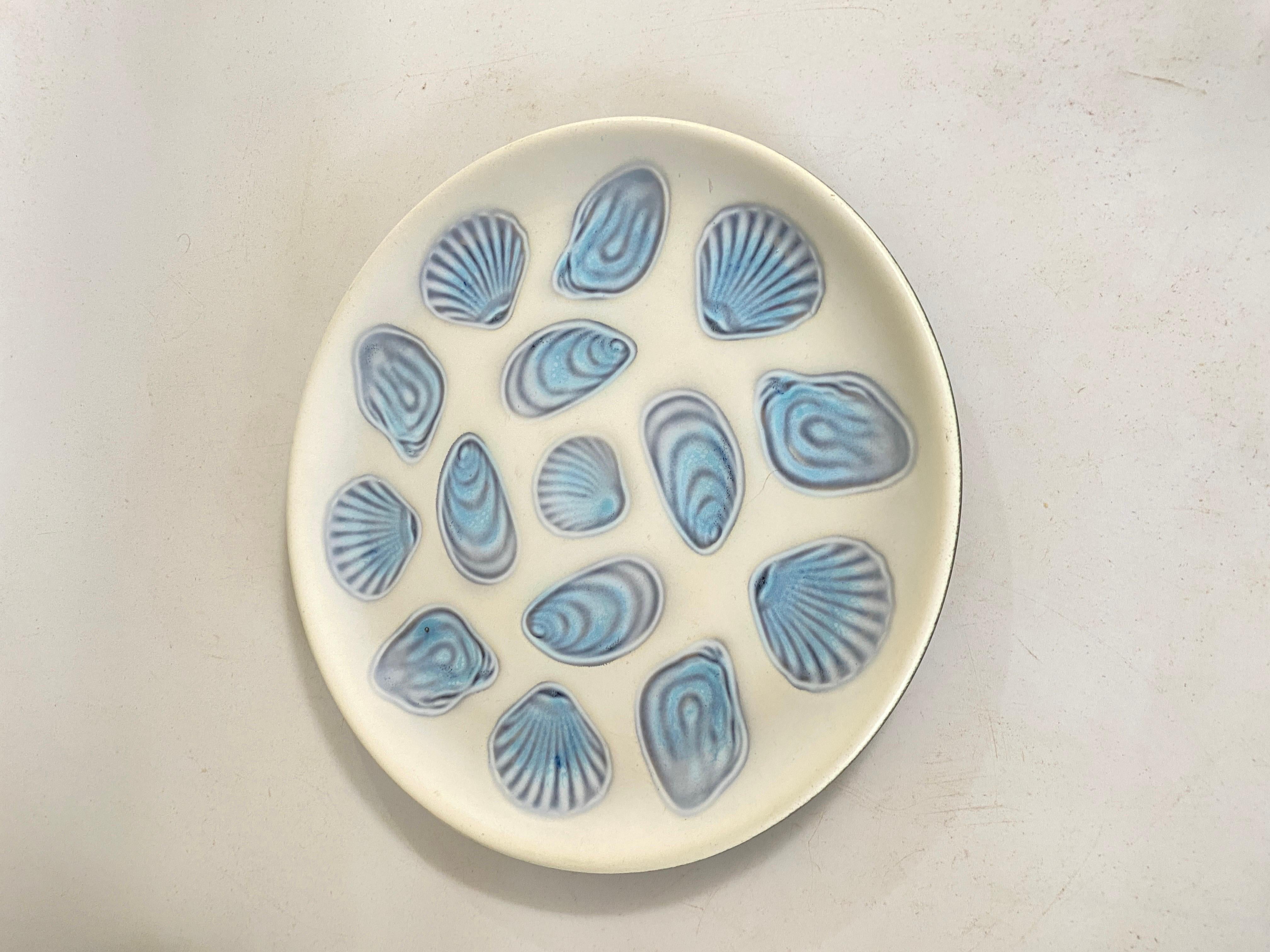 2 Large Oyster Plates and 6 Plates in Ceramic Blue and White France by Elchinger In Good Condition For Sale In Auribeau sur Siagne, FR