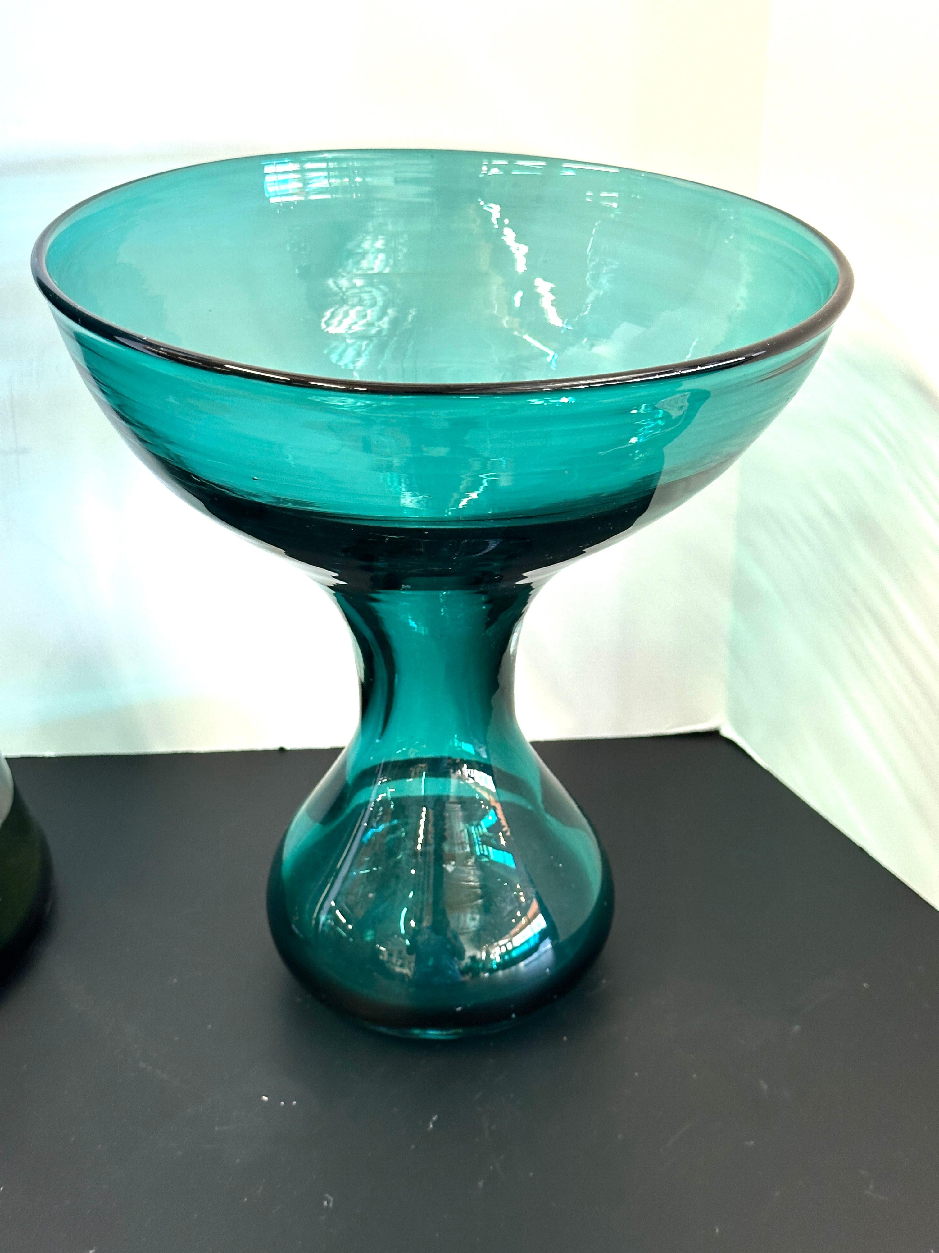 2 Piezas Grandes de Vidrio Azul Verde Turquesa Firmadas Blenko Estadounidense en venta