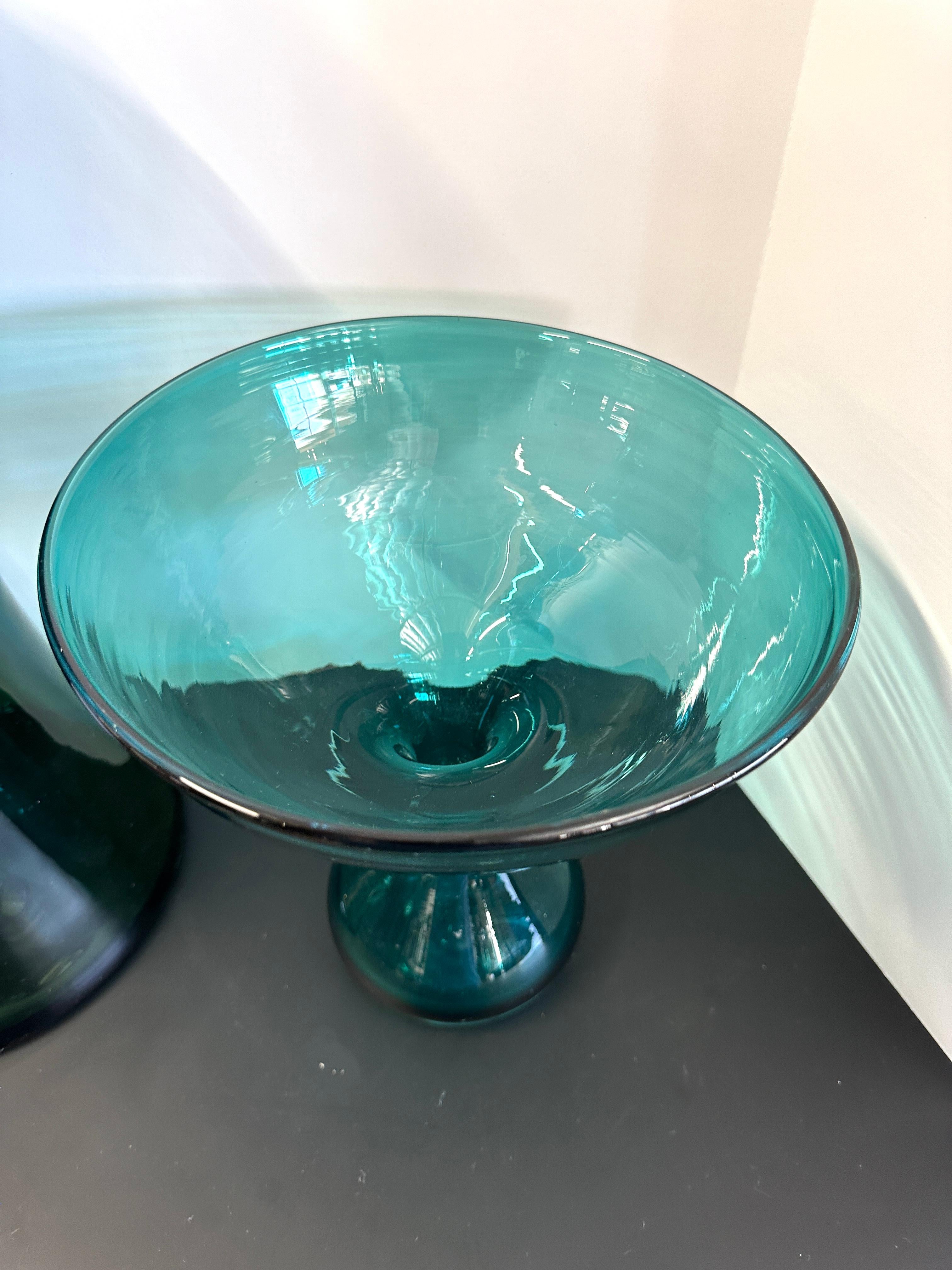 2 Piezas Grandes de Vidrio Azul Verde Turquesa Firmadas Blenko en Bueno estado para la venta en Palm Springs, CA