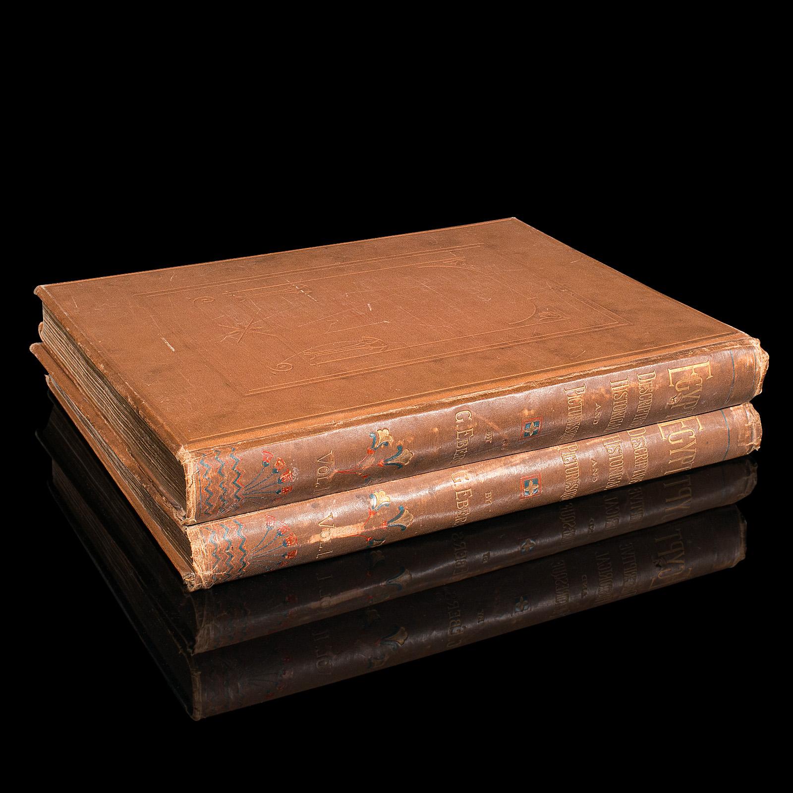 Dies sind 2 große Bände des antiken Nachschlagewerks 