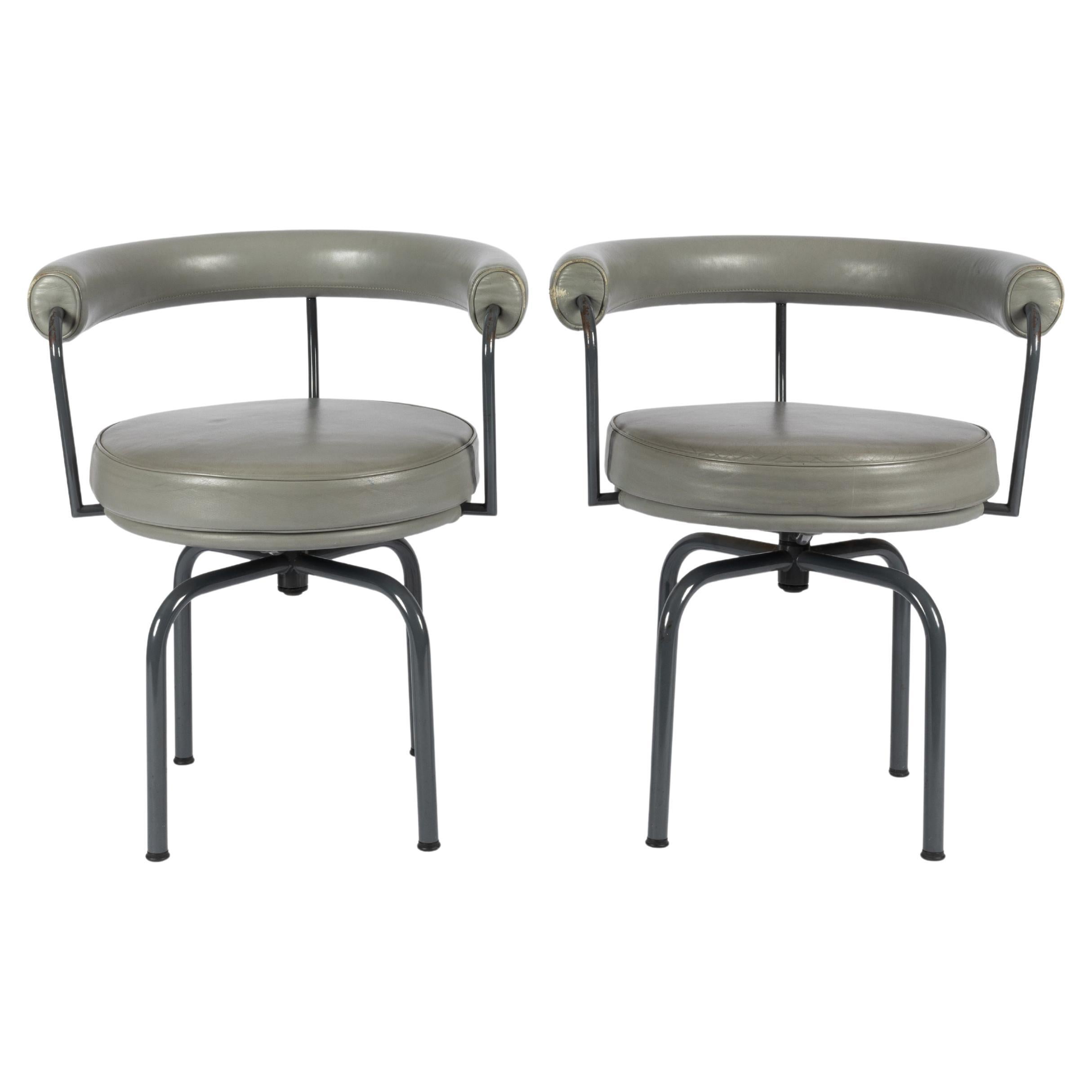 2 Le Corbusier and Charlotte Periand LC7 swivel chairs in grey leather 1993