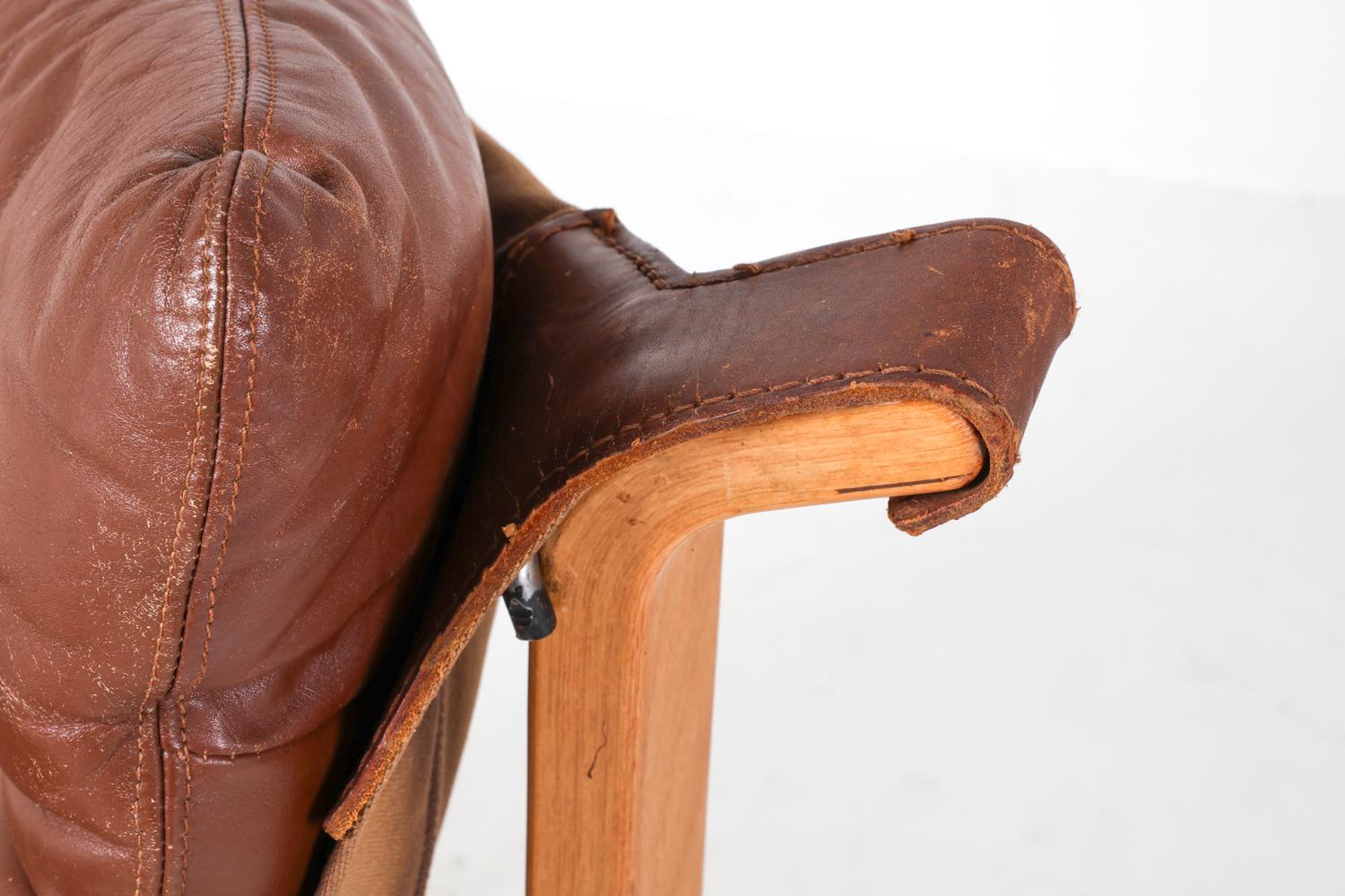 (2) Chaises longues en cuir et en Beeche par Georg Thams, Danemark Circa 1970's en vente 4