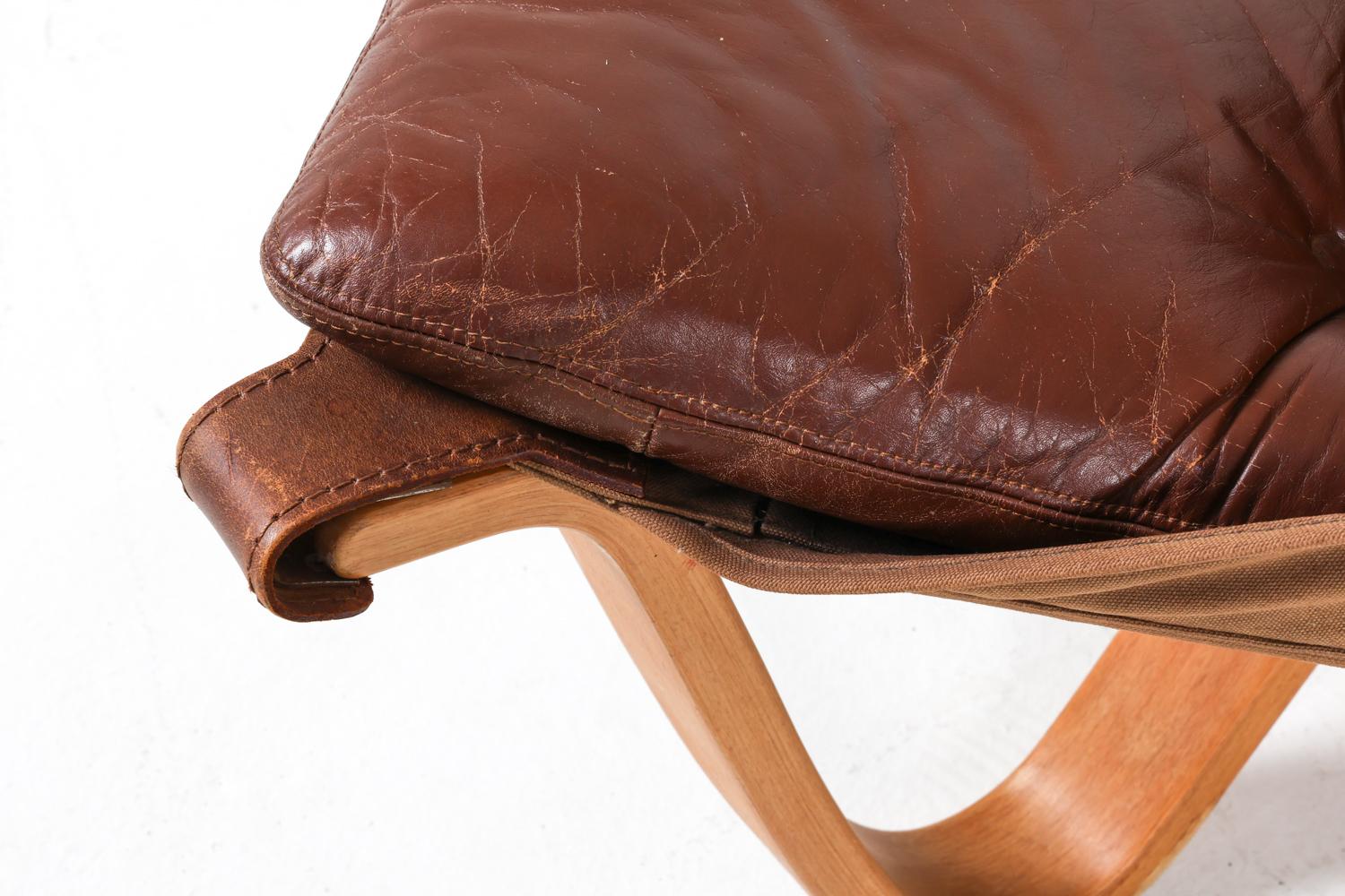 (2) Chaises longues en cuir et en Beeche par Georg Thams, Danemark Circa 1970's en vente 5