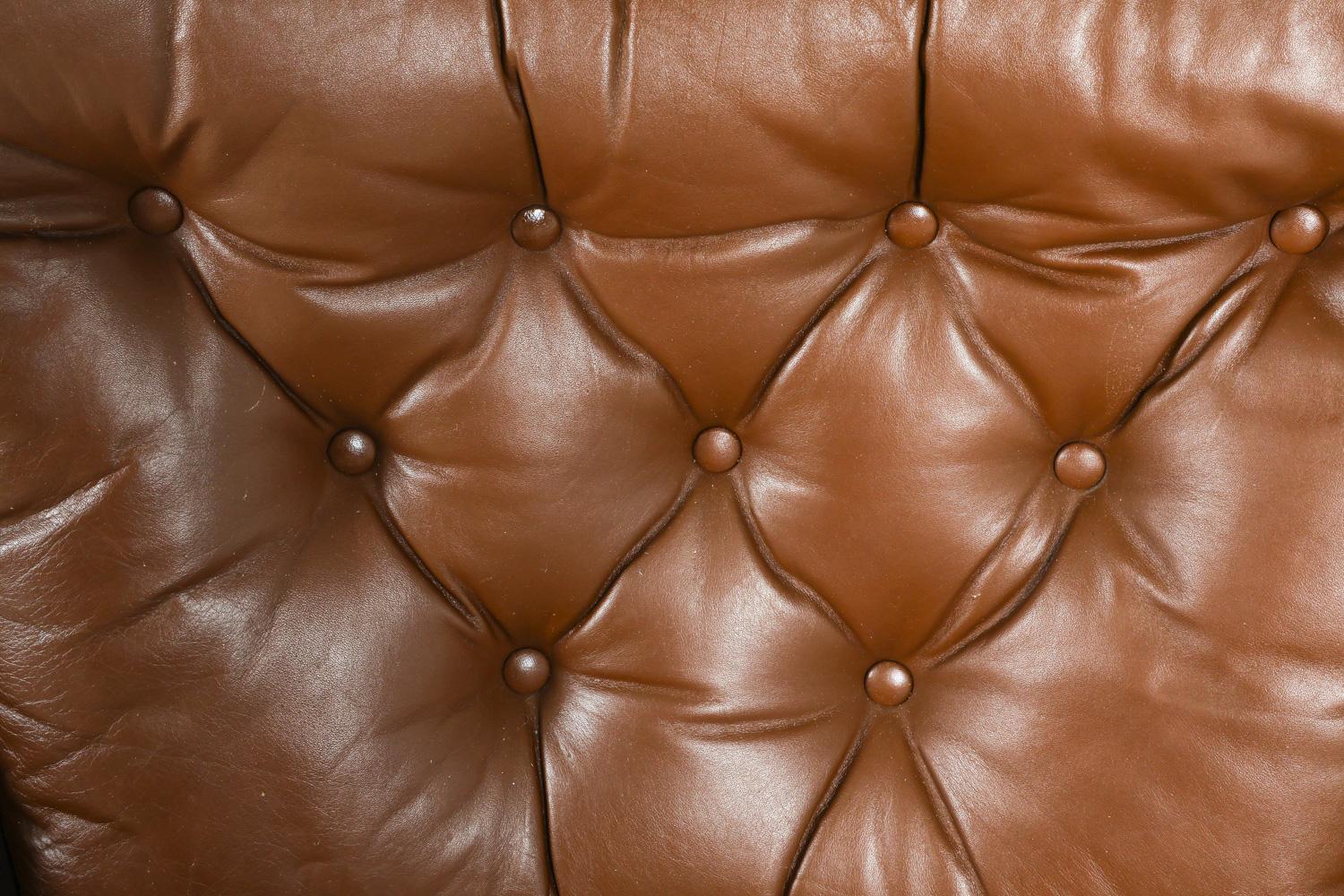 (2) Chaises longues en cuir et en Beeche par Georg Thams, Danemark Circa 1970's en vente 9
