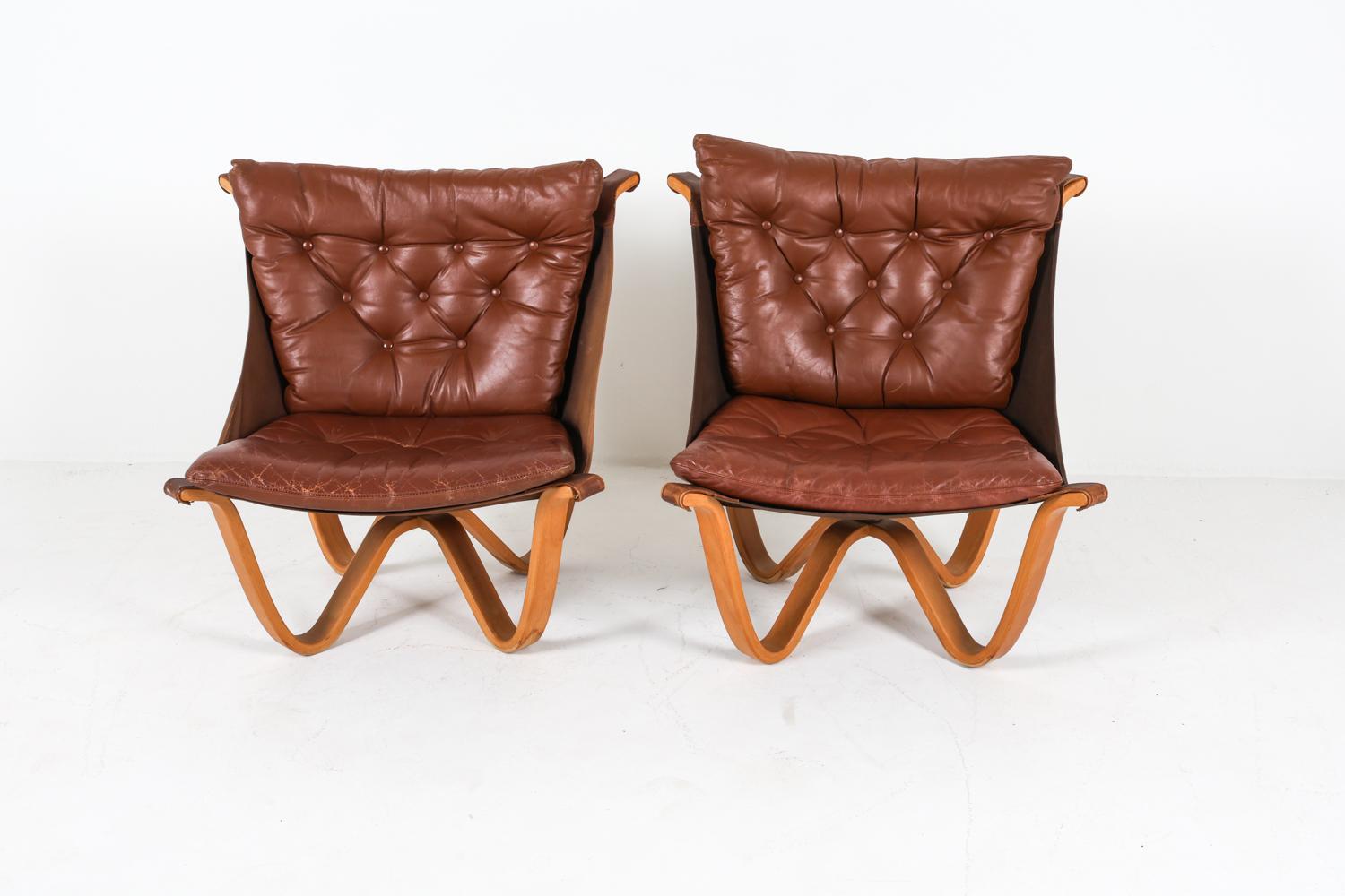 Mid-Century Modern (2) Chaises longues en cuir et en Beeche par Georg Thams, Danemark Circa 1970's en vente