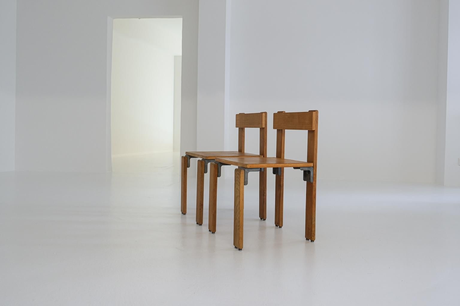 
good architects are often good designers, too. either because they develop the interior for a planned building at the same time, or because they want to implement their principles and ideas in furniture design. georges candilis (1913 – 1995) is a