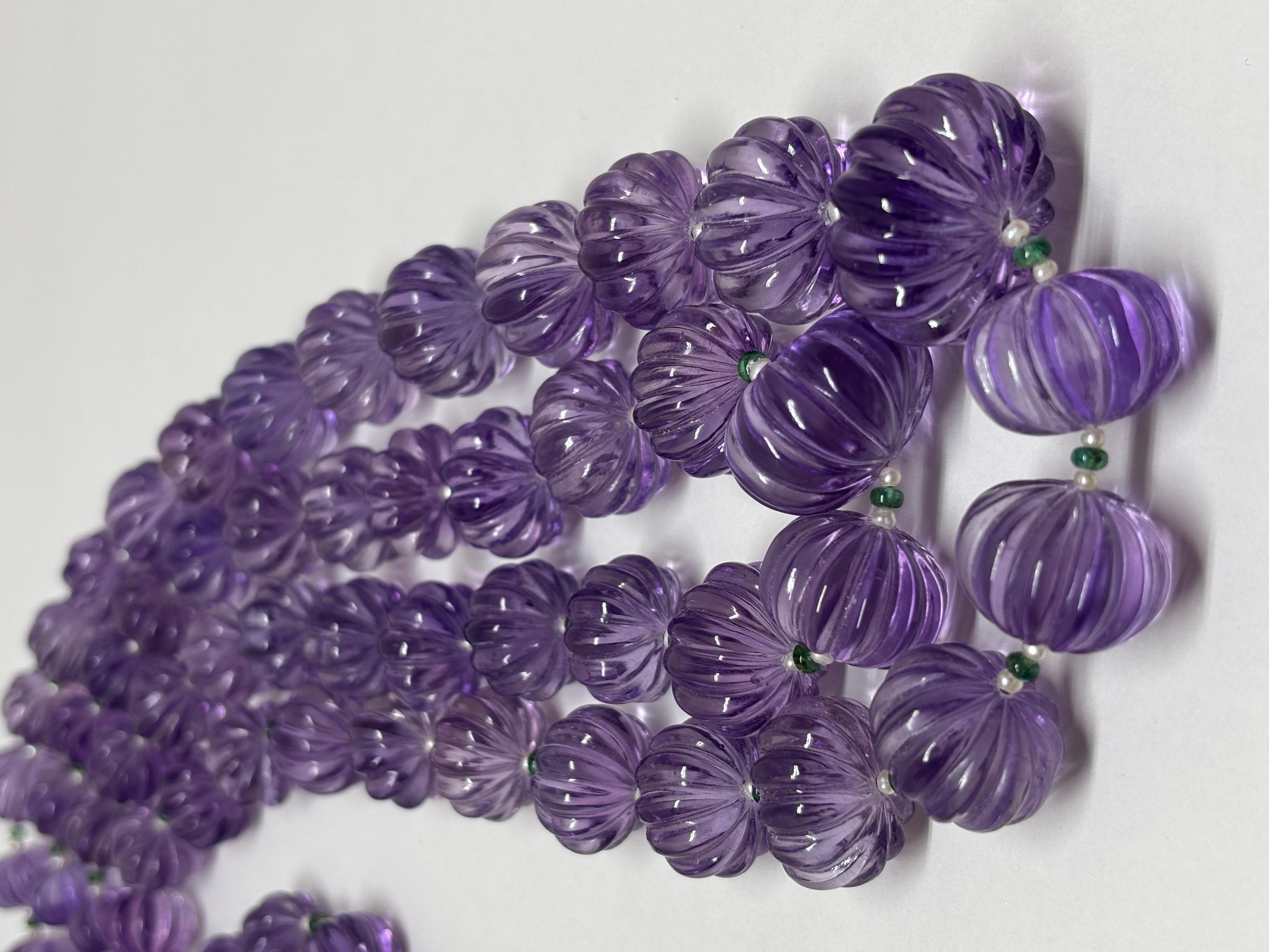 2 Linien Amethyst Perlen geschnitzt Cts 1350 Perle Smaragd Halskette im Zustand „Neu“ im Angebot in Hong Kong, HK