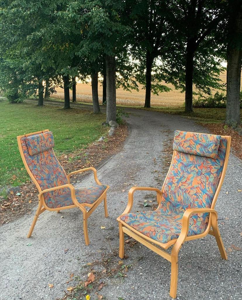 Set of two lounge chairs designed by danish Kurt Skovby in the 1980s. Frame in beech and with the most amazing upholstery by Ole Kortzau.

Kurt Skovby has more than 40 years of experience designing classic and modern furniture, in a high quality