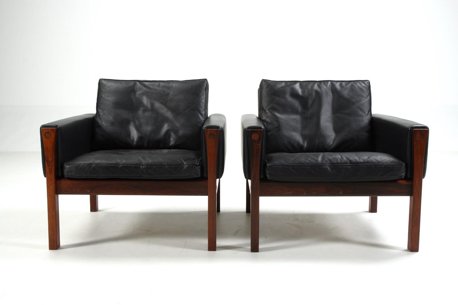 Mid-Century Modern 2 lounge chairs Model AP 62 by Hans J. Wegner For Sale