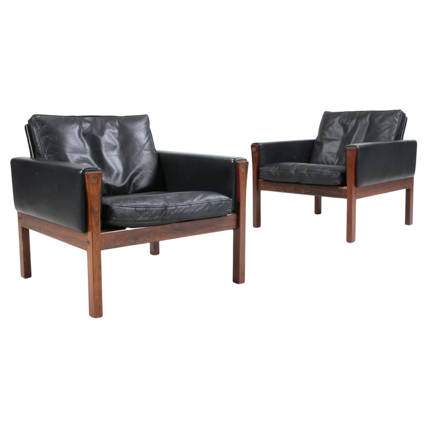 2 Loungesessel Modell AP 62 von Hans J. Wegner