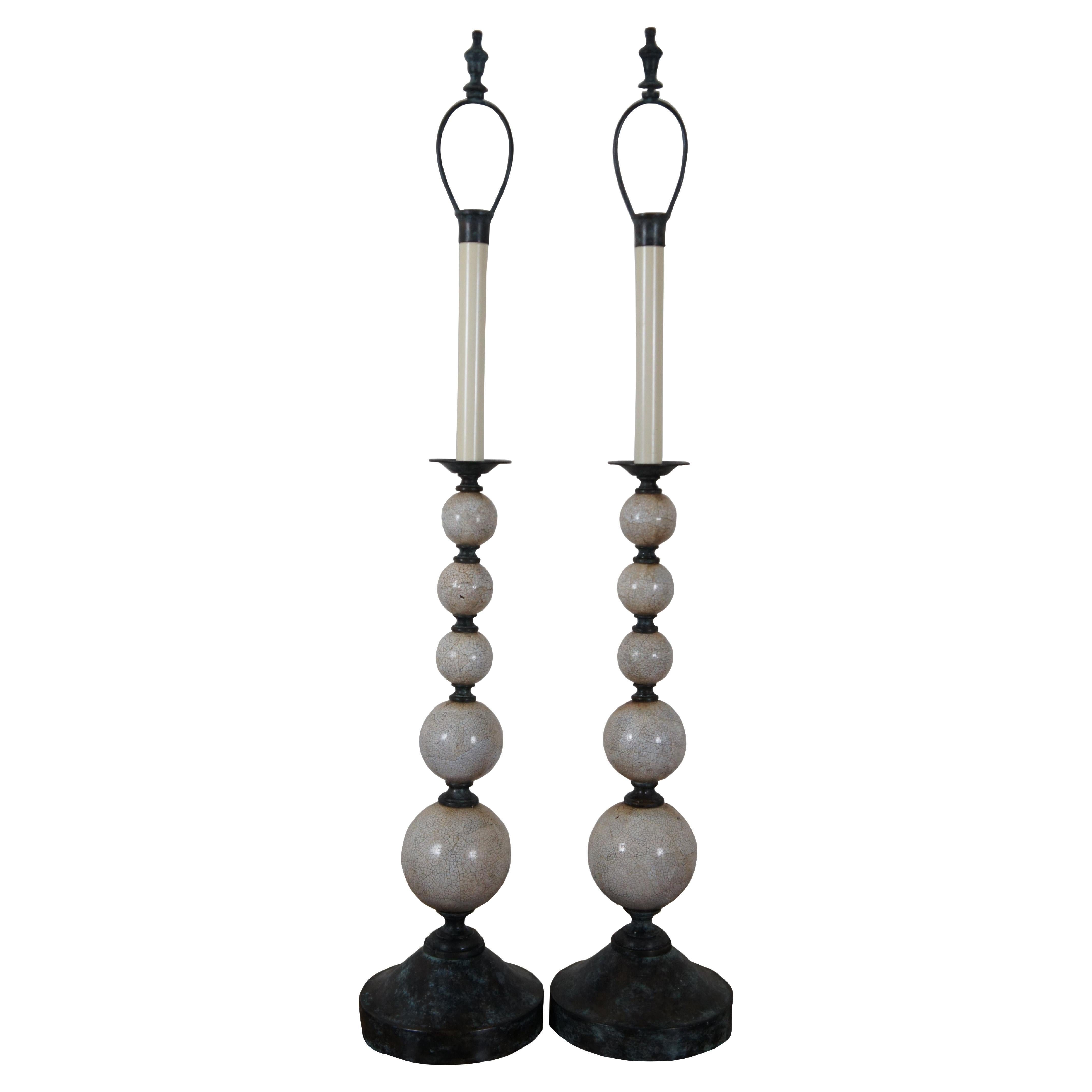 2 lampes de bureau de style Maitland Smith en mosaïque de coquillages empilées avec bougeoirs 36 po.