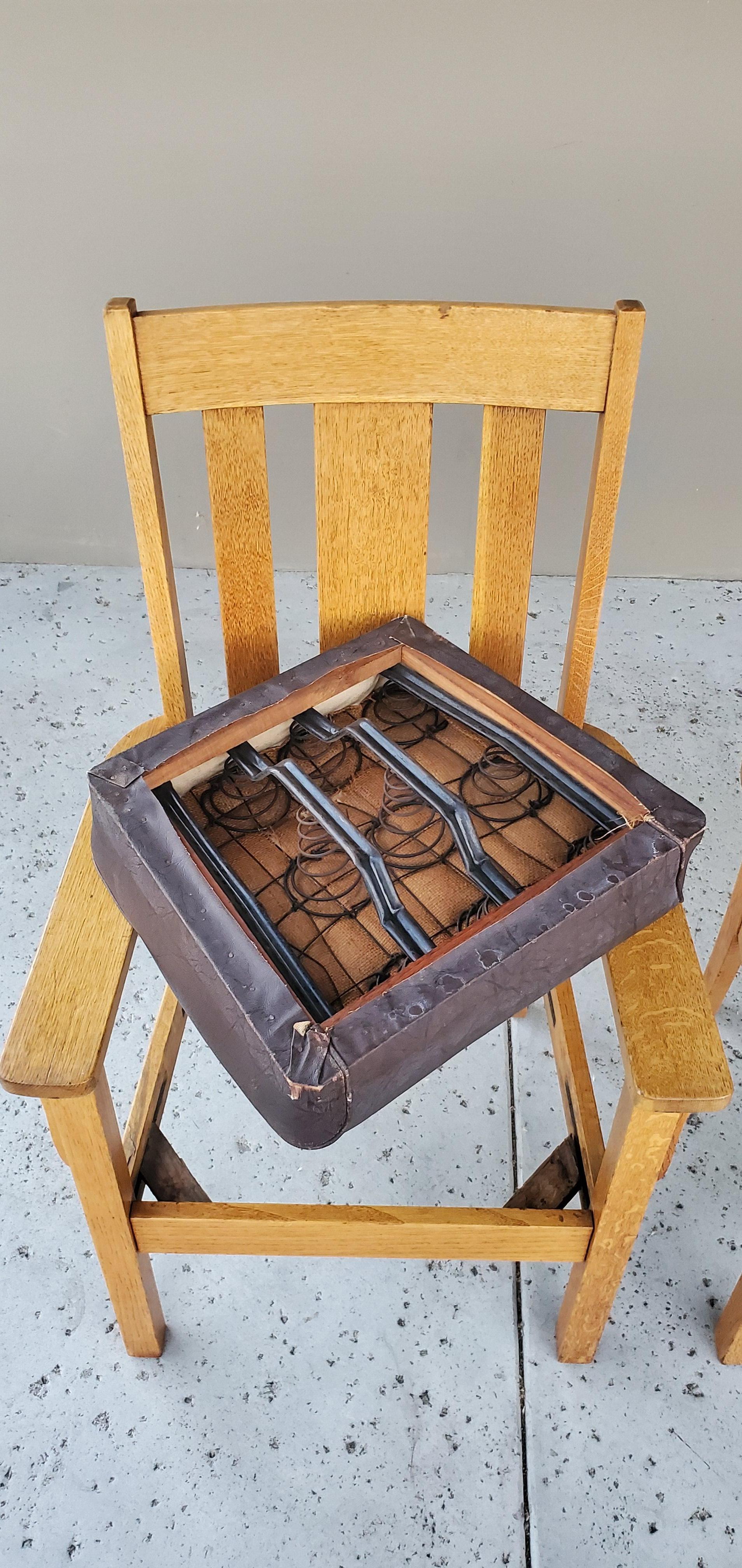 2 sillones a juego de roble aserrado de la Misión de 1910 y asiento de cuero desmontable en venta 10