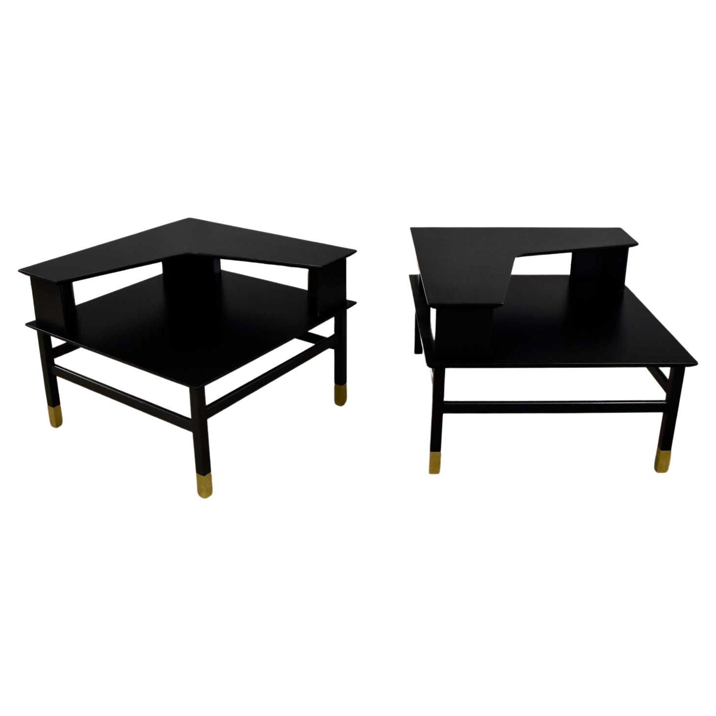 2 MCM Founders Eckstep-Tische aus schwarzem Messing mit Sabots Coronado Grp Luther Drapierung