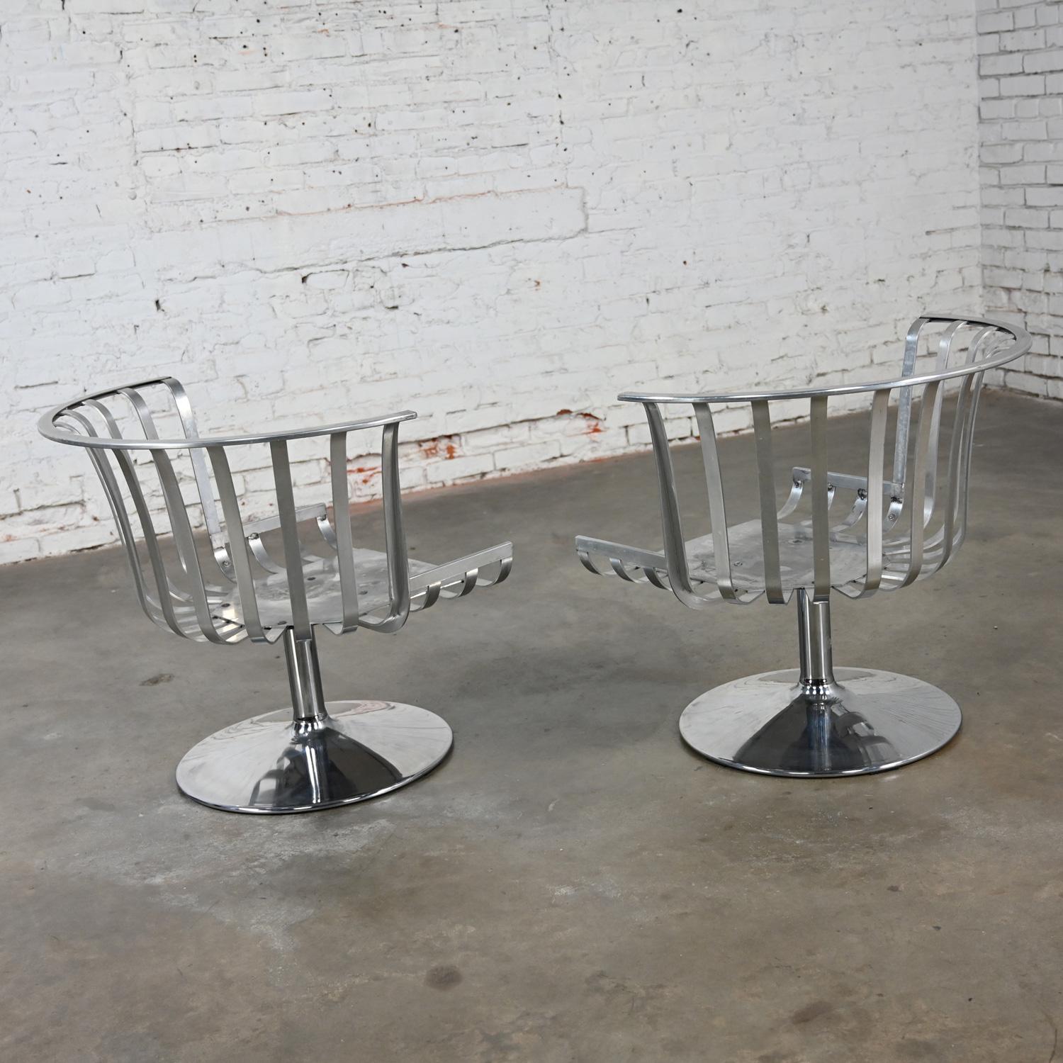 2 MCM Polished Aluminum Barrel Swivel Lounge Chairs Chrome Tulip Base by Woodard For Sale 4