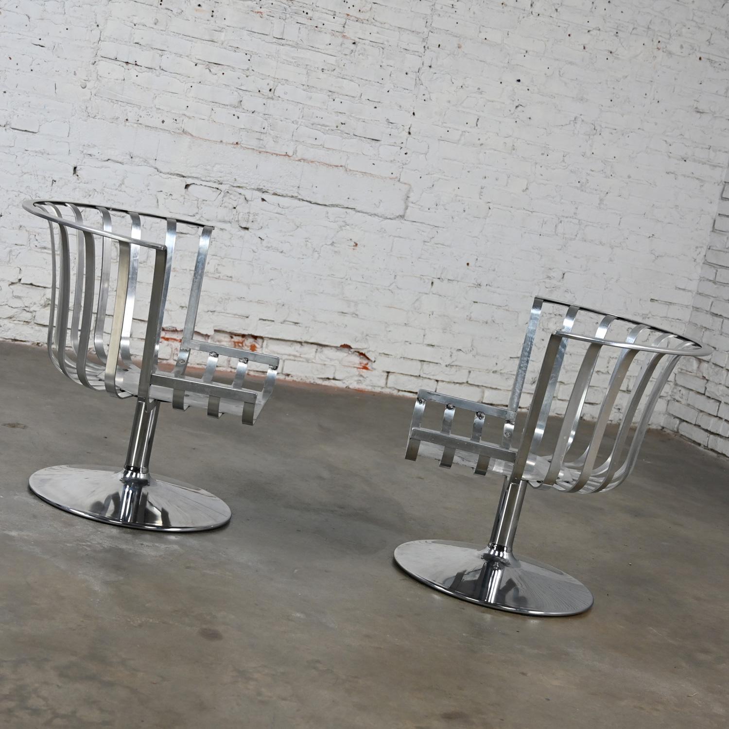 Mid-Century Modern 2 MCM Polished Aluminum Barrel Swivel Lounge Chairs Chrome Tulip Base by Woodard For Sale