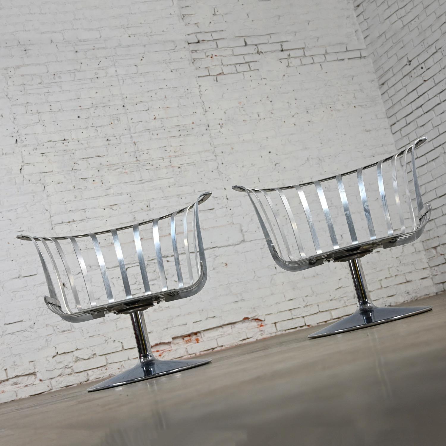 20th Century 2 MCM Polished Aluminum Barrel Swivel Lounge Chairs Chrome Tulip Base by Woodard For Sale