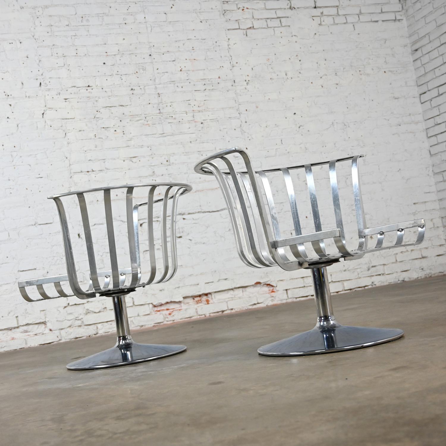 2 MCM Polished Aluminum Barrel Swivel Lounge Chairs Chrome Tulip Base by Woodard For Sale 2