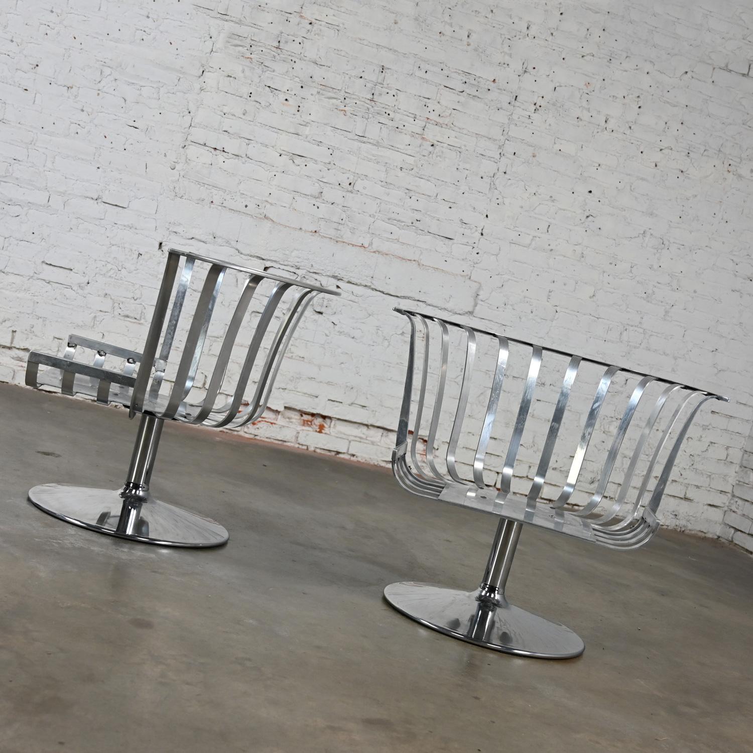 2 MCM Polished Aluminum Barrel Swivel Lounge Chairs Chrome Tulip Base by Woodard For Sale 3