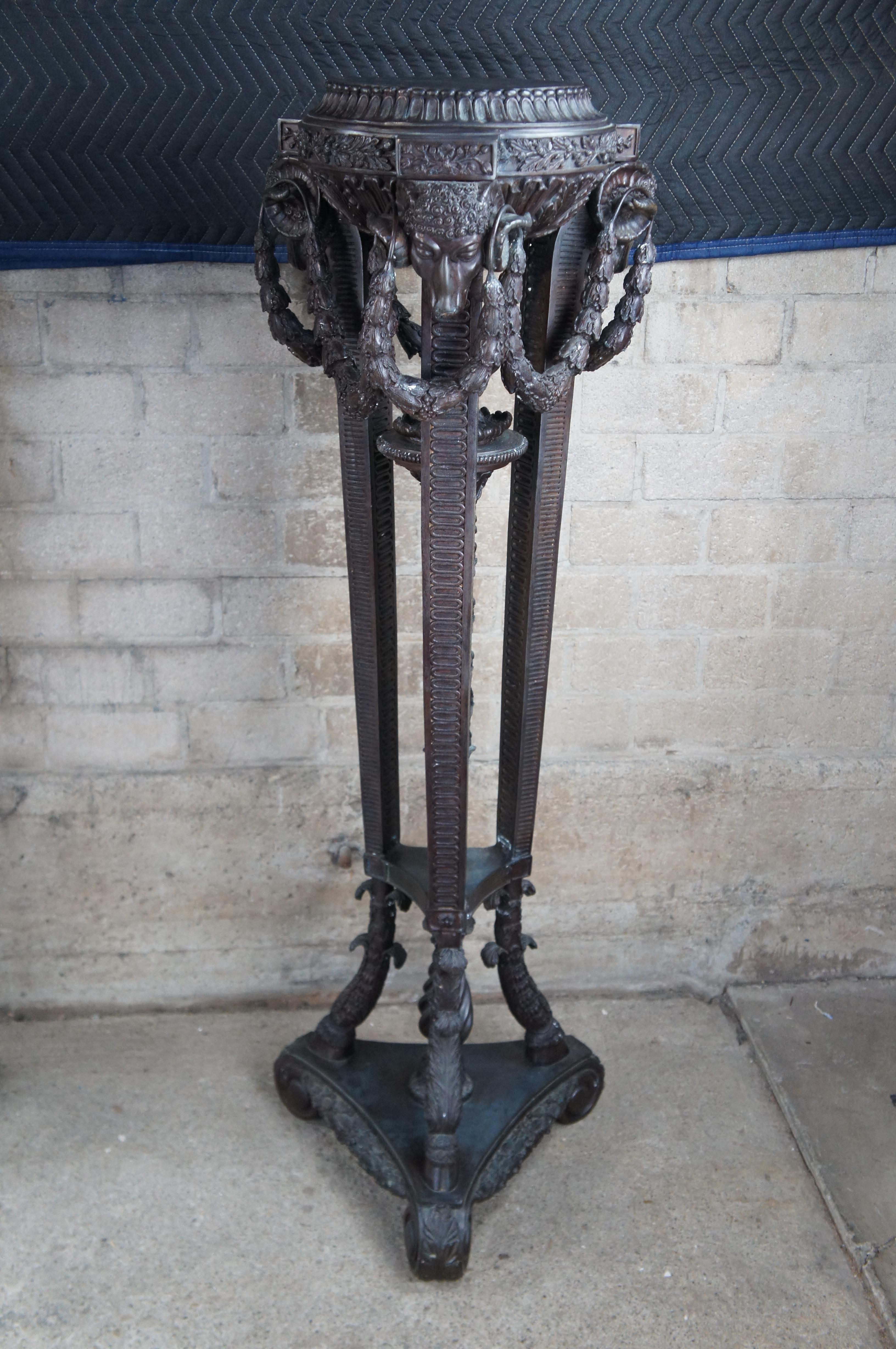 2 Metropolitan Galleries Neoclassical Bronze Rams Head Sculpture Pedestals Stand Bon état - En vente à Dayton, OH