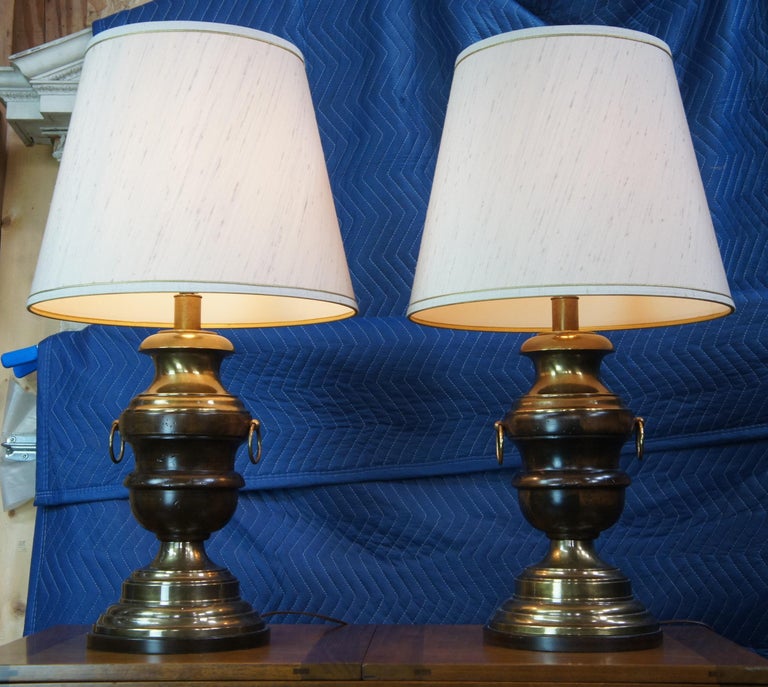 2 Mid Century 1960s Frederick Cooper Oak & Brass Trophy Urn Lamps Pair Chicago For Sale 5