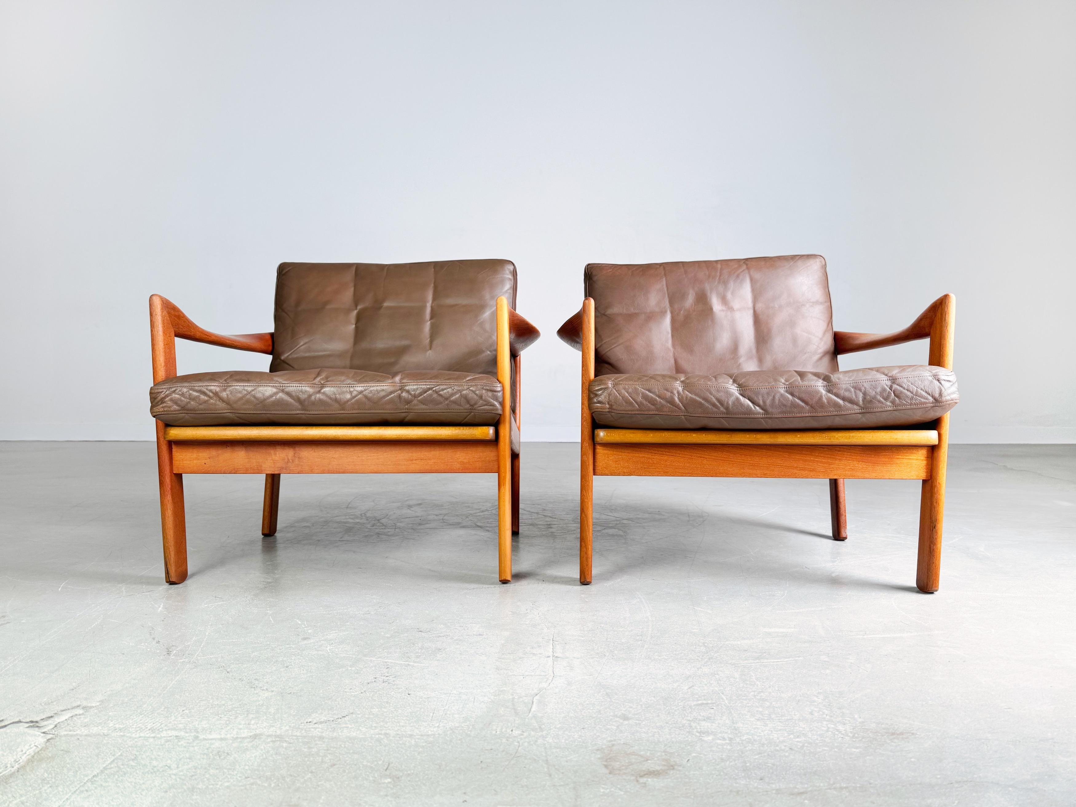 2 sillones Mid Century Niels Eilersen Illum Wikkelsø Butaca Teca Moderno de mediados de siglo en venta