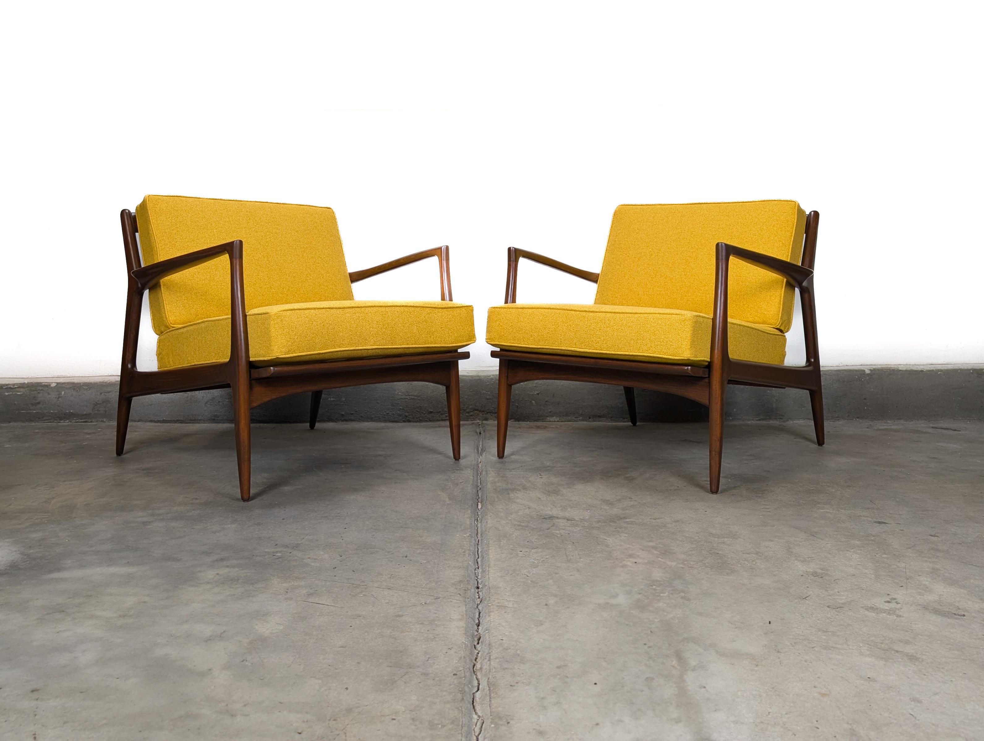 2 Mid Century 'Blade Arm' Lounge Chairs by Ib Kofod-Larsen for Selig, c1960s For Sale 1