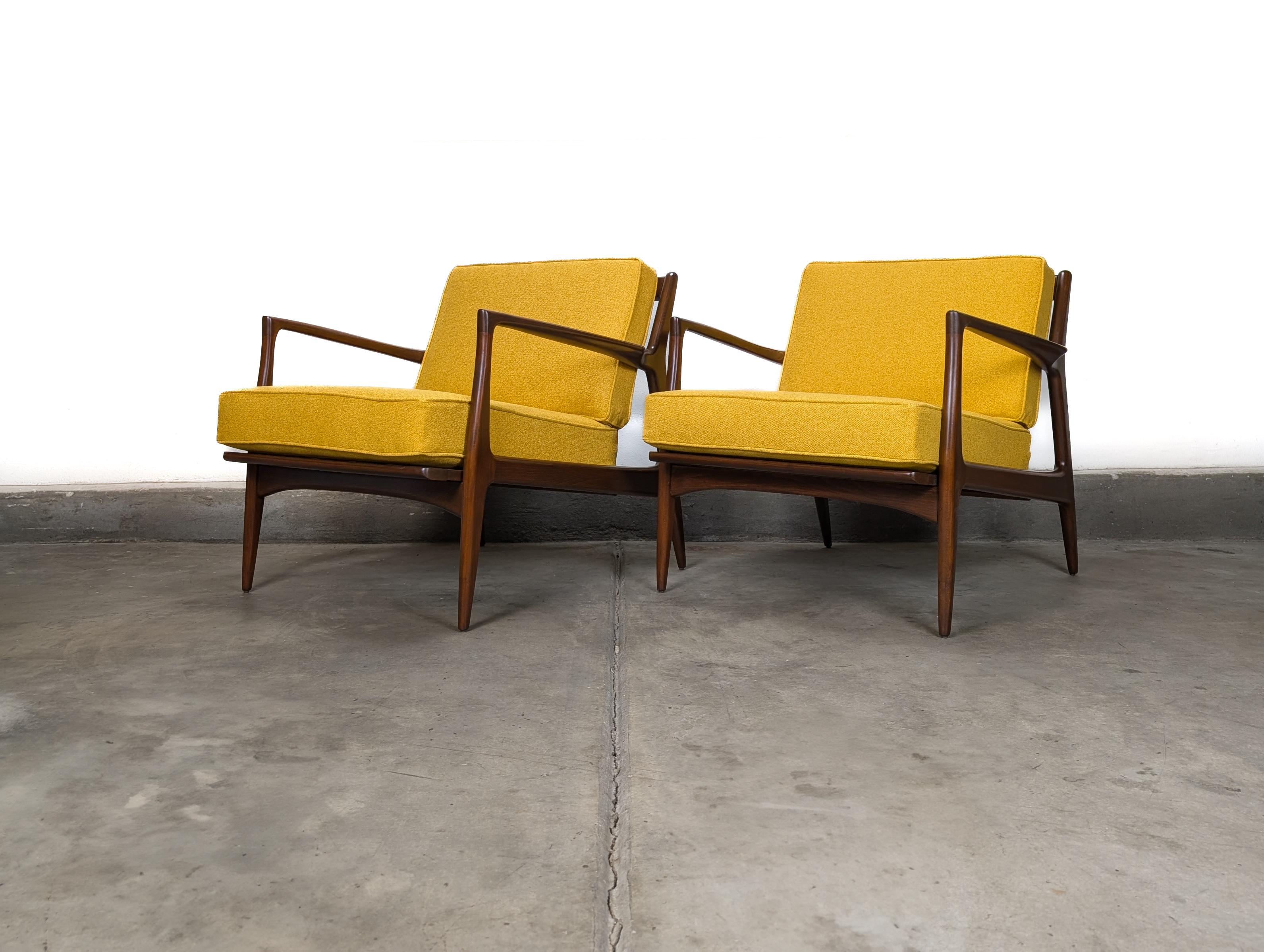 2 Mid Century 'Blade Arm' Lounge Chairs by Ib Kofod-Larsen for Selig, c1960s For Sale 2