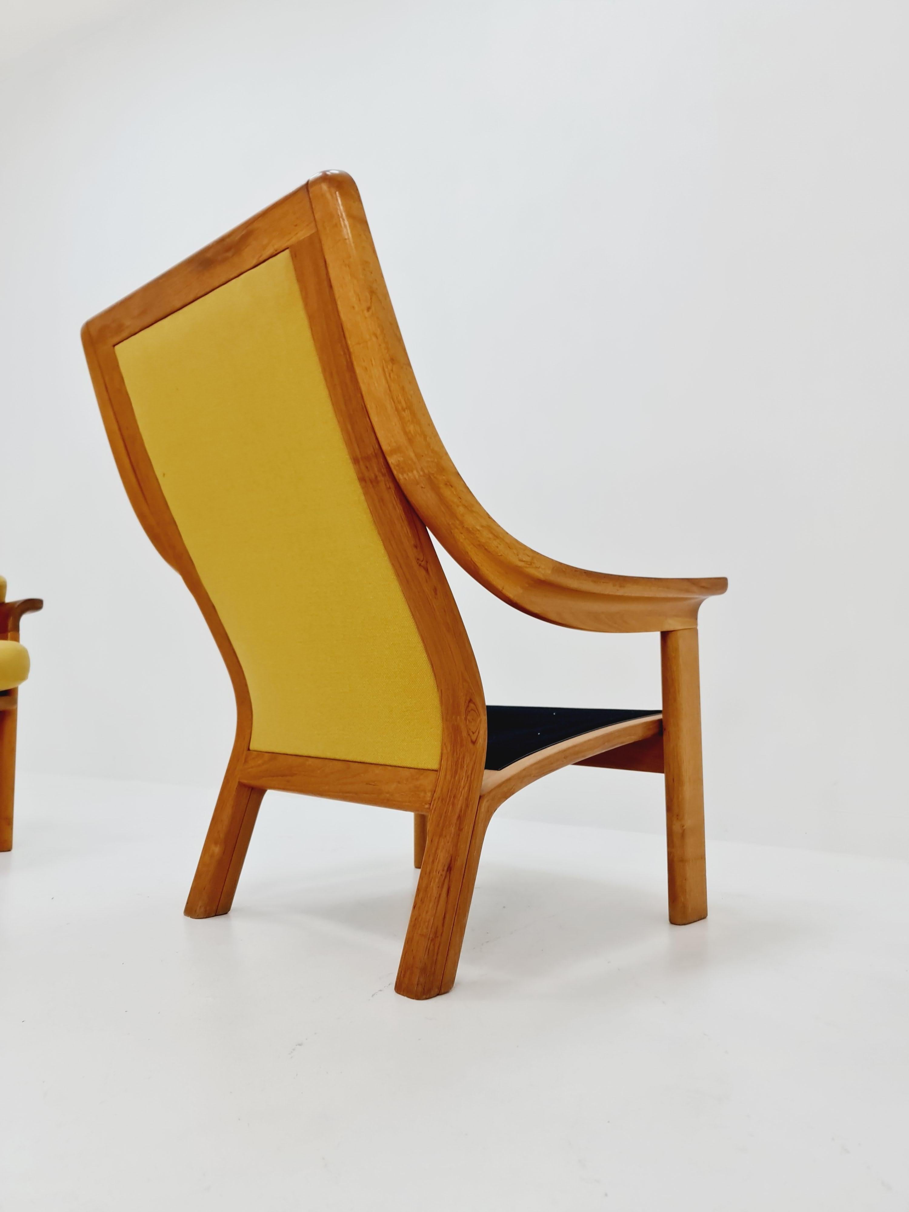 2 fauteuils de salon du milieu du siècle dernier de P. Jeppesen en teck massif en vente 5