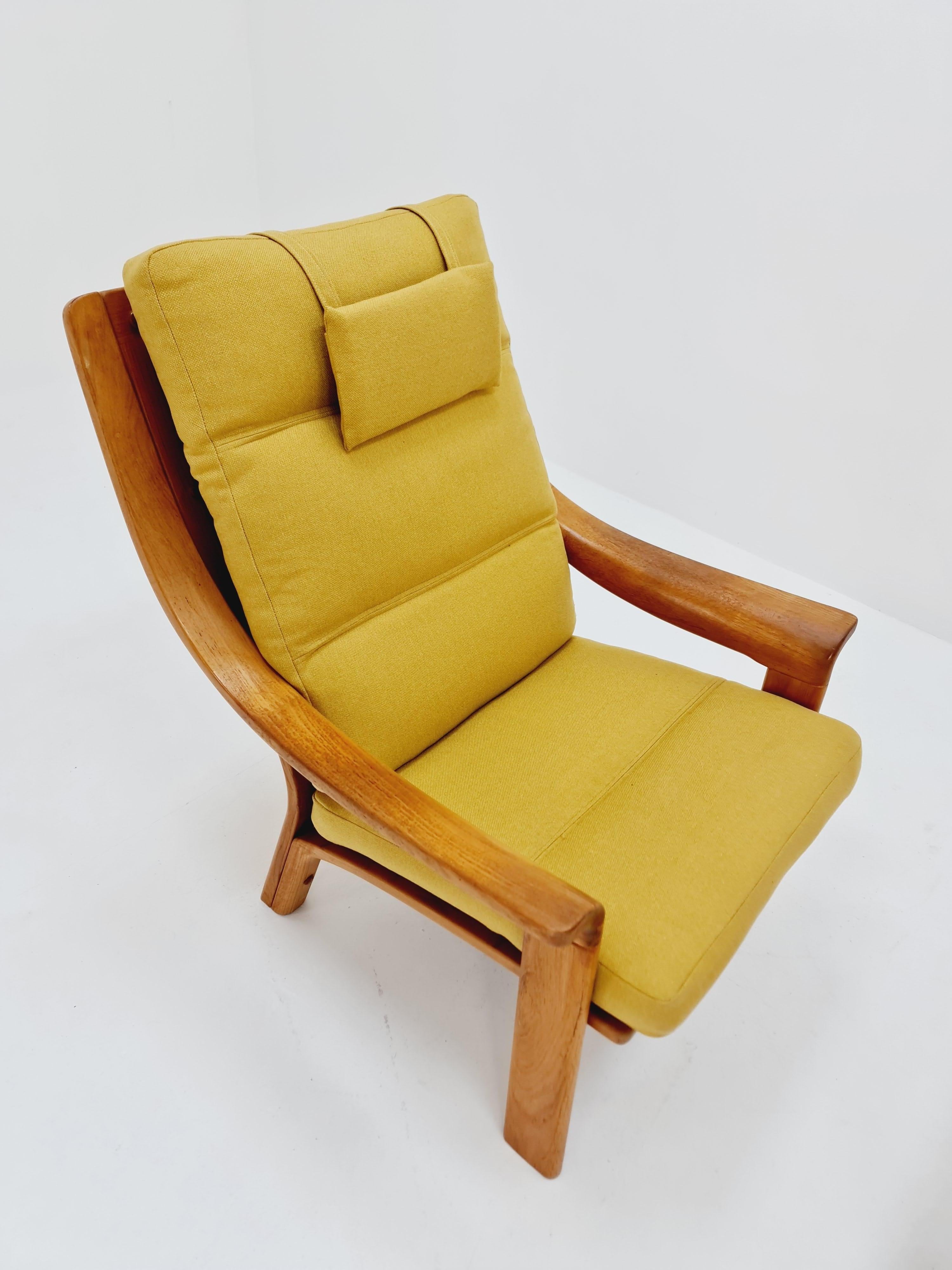 2 fauteuils de salon du milieu du siècle dernier de P. Jeppesen en teck massif Bon état - En vente à Gaggenau, DE