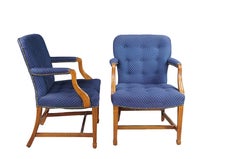 2 Fauteuils de bureau en acajou de style fédéral du milieu du siècle, tissu touffeté bleu Dot Dot Dot