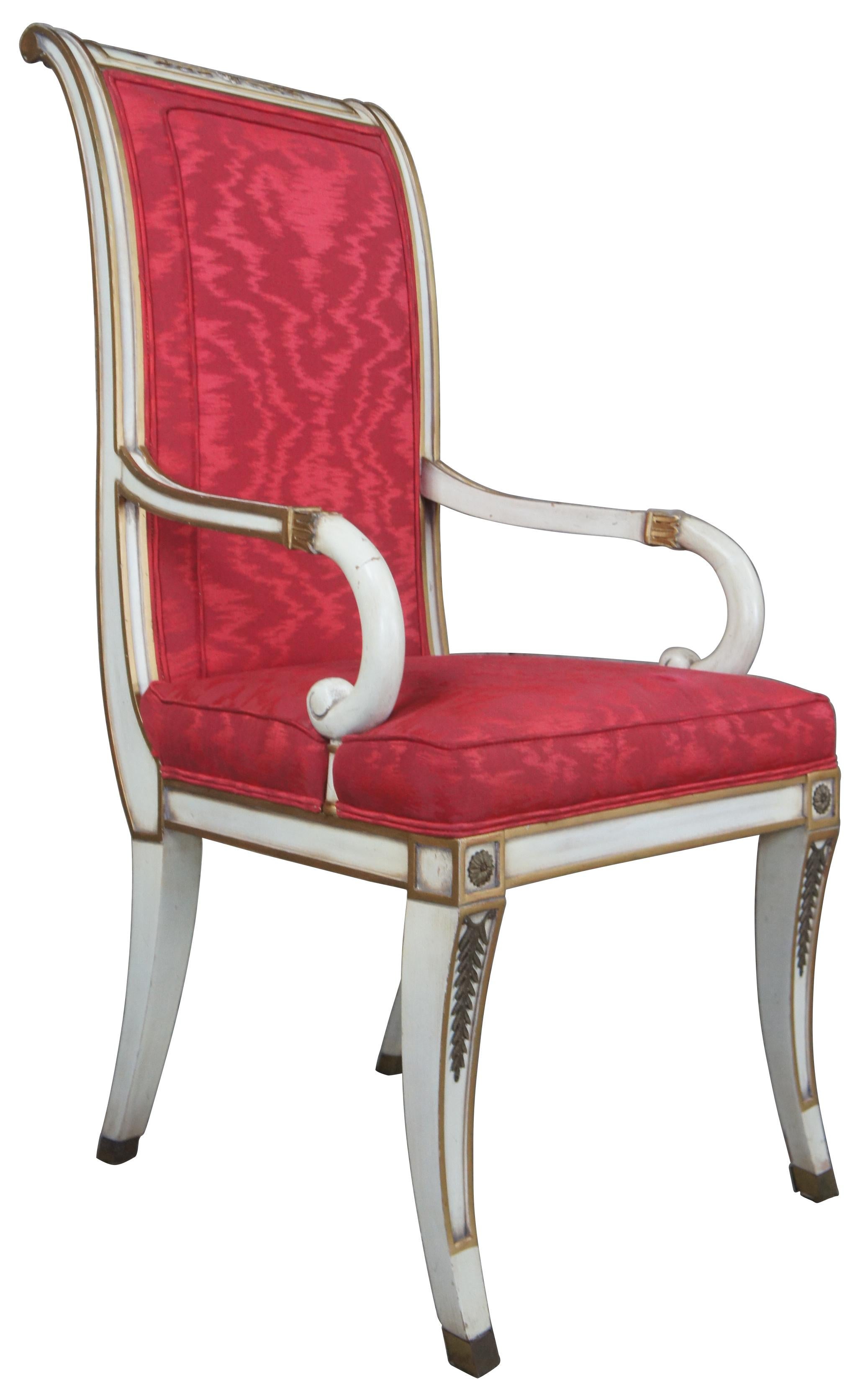 2 chaises d'appoint de salle à manger à bras à volutes blanches style Empire français du milieu du siècle dernier Bon état - En vente à Dayton, OH
