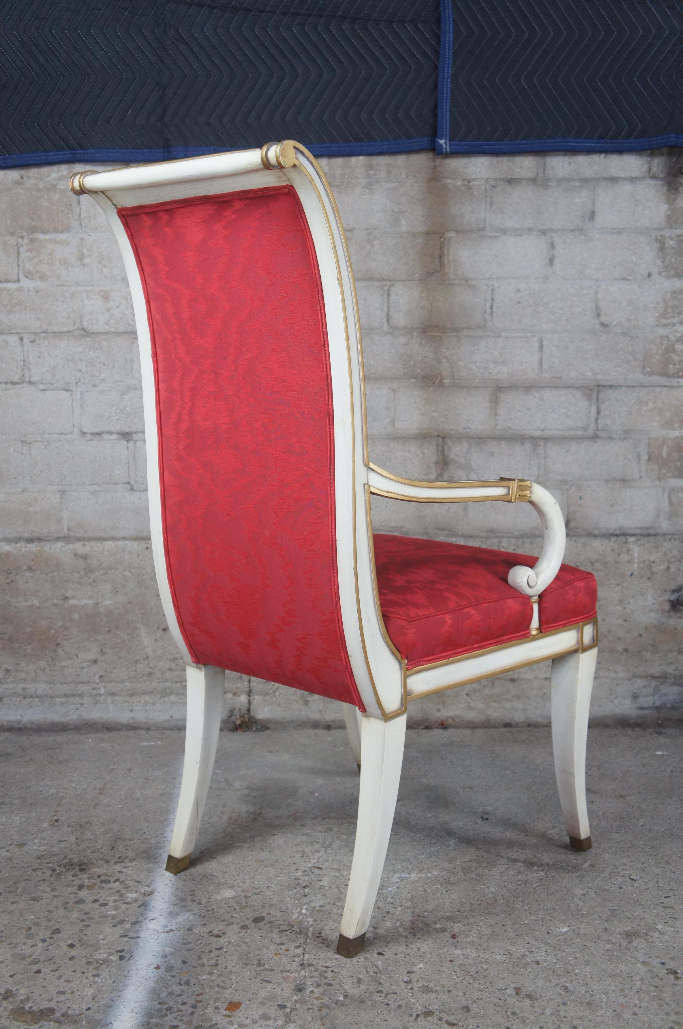 20ième siècle 2 chaises d'appoint de salle à manger à bras à volutes blanches style Empire français du milieu du siècle dernier en vente