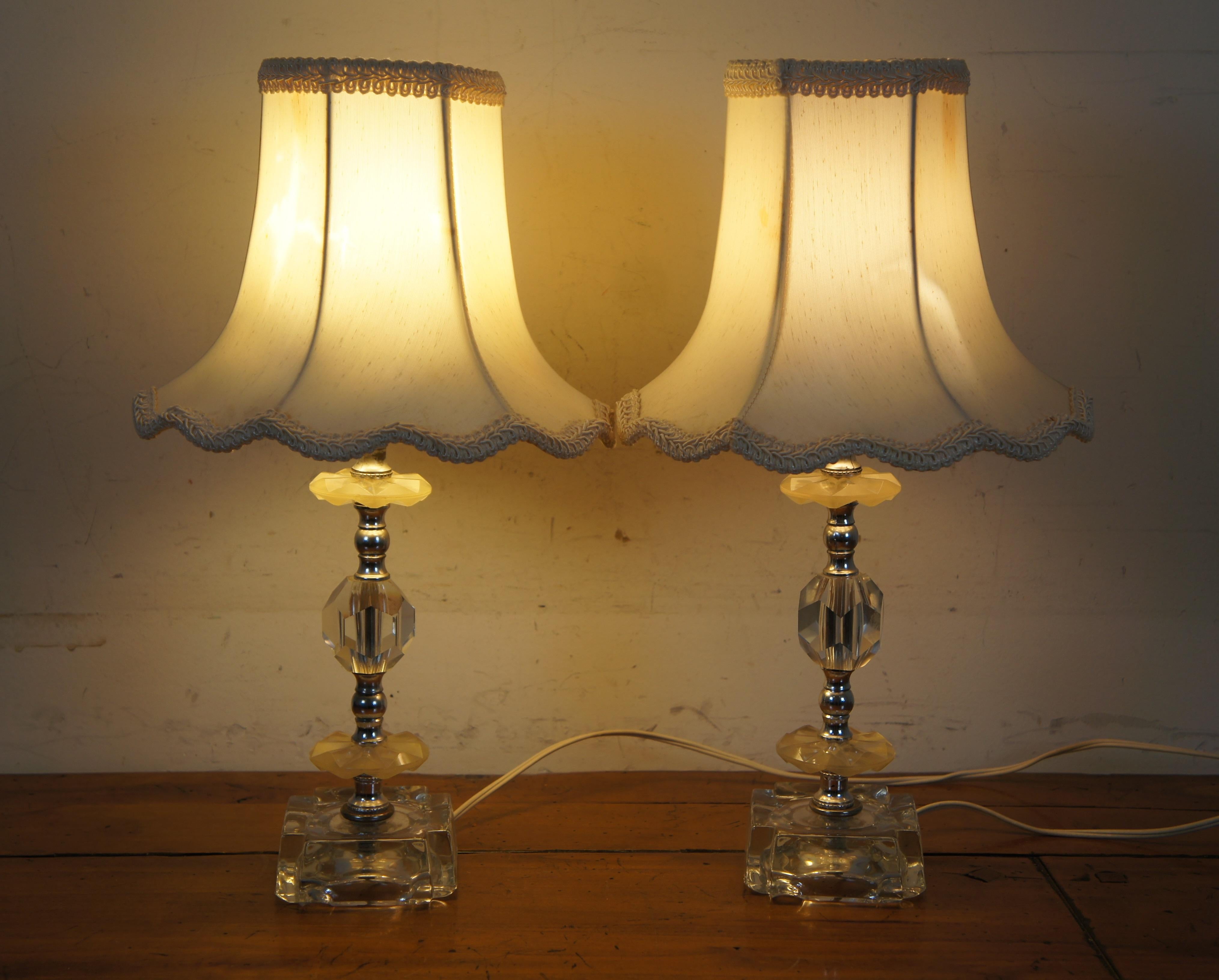 2 Mid-Century Hollywood Regency Crystal & Lucite Boudoir Vanity Lamps For Sale 3