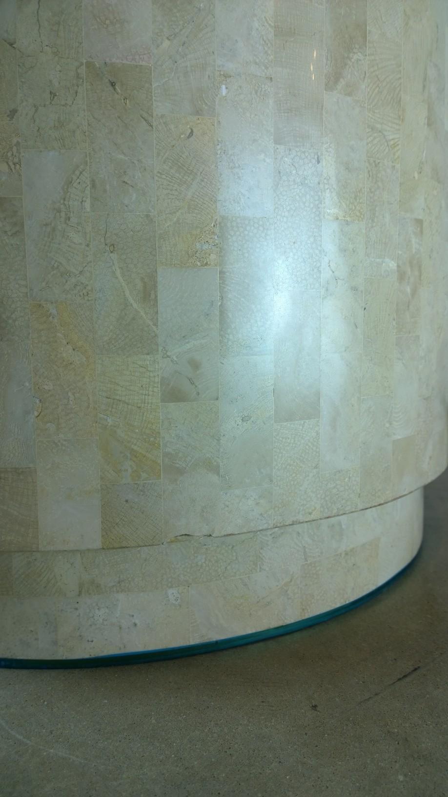 2 Maitland-Smith Ivory & Tan Tessellated Fossil w/ Inlaid Brass Band Side Tables In Good Condition For Sale In Houston, TX