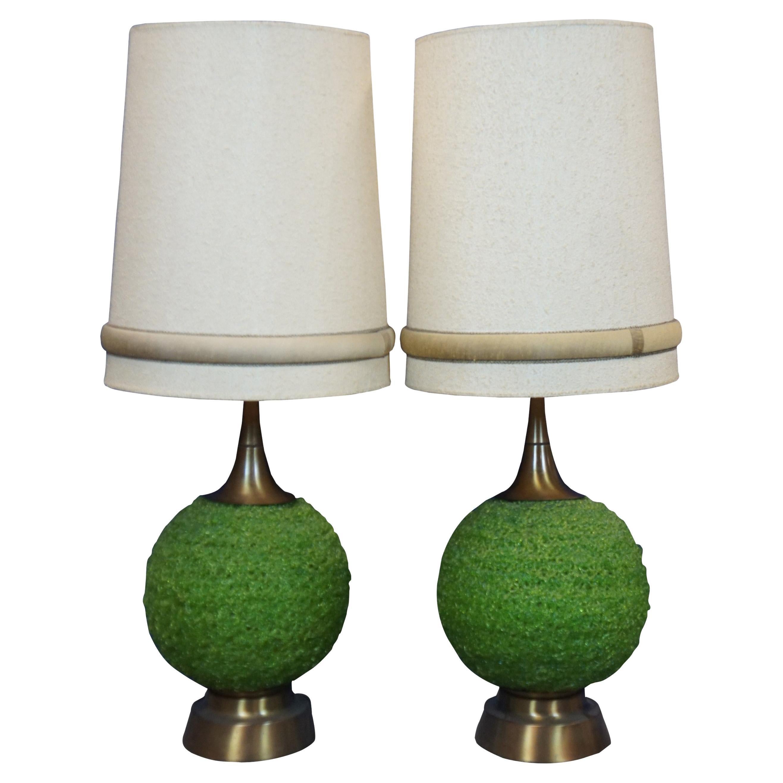 2 Mid-Century Modern Atomic Spun Lucite Green Spaghetti Table Lamps For Sale