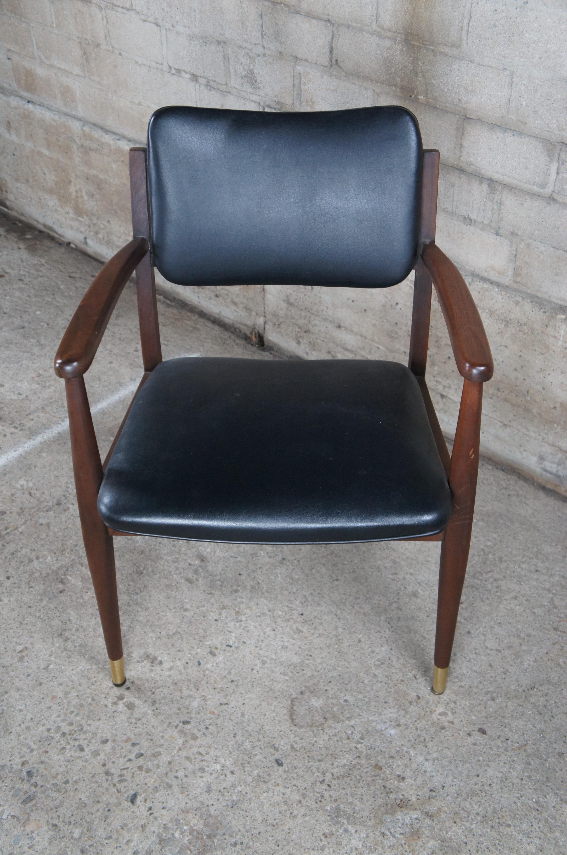 2 Mid Century Modern Gregson Danish Style Walnut & Leather Arms Chairs MCM Pair In Good Condition For Sale In Dayton, OH