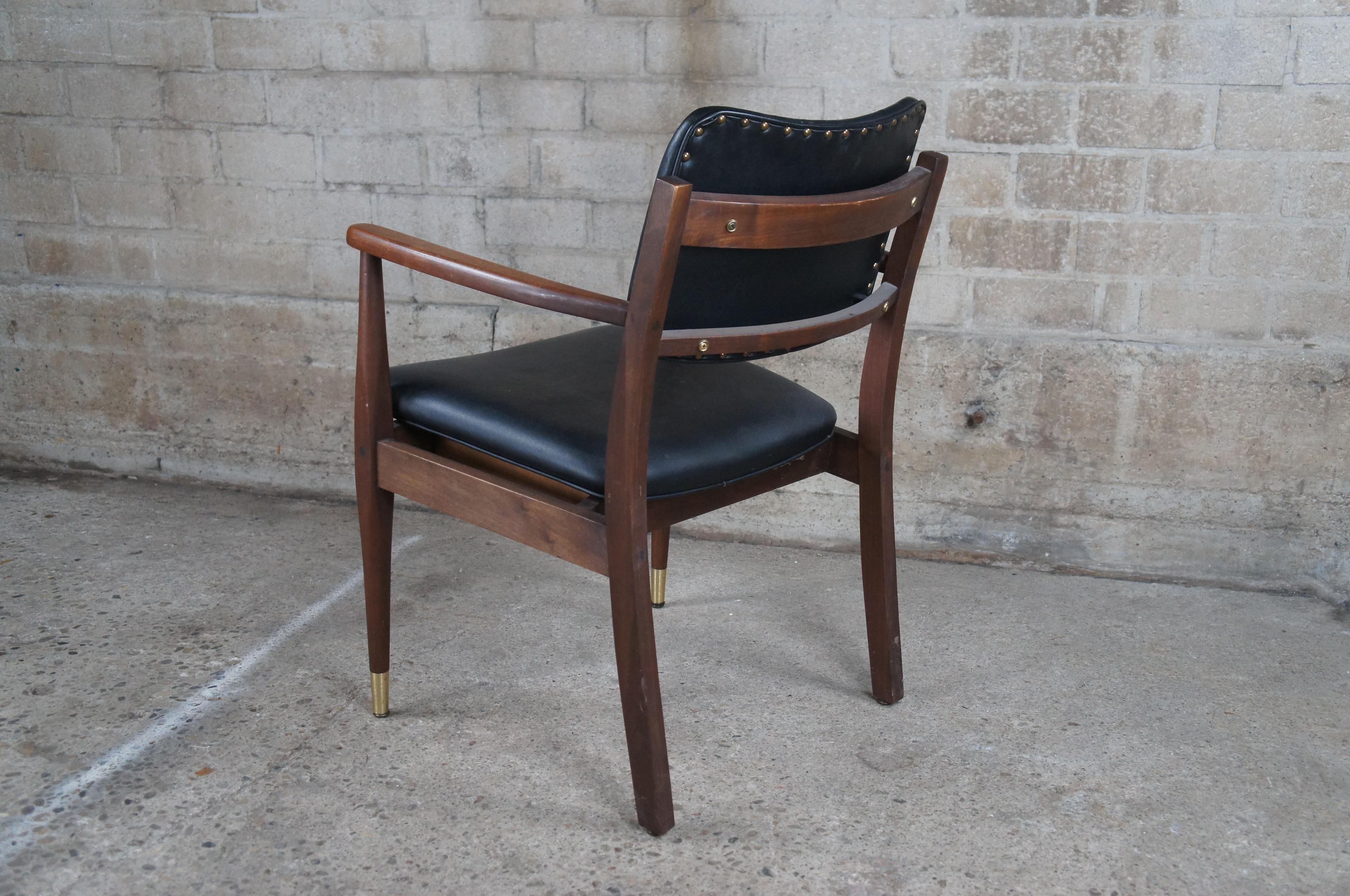 Cuir 2 fauteuils Gregson de style danois moderne du milieu du siècle dernier, en noyer et cuir en vente