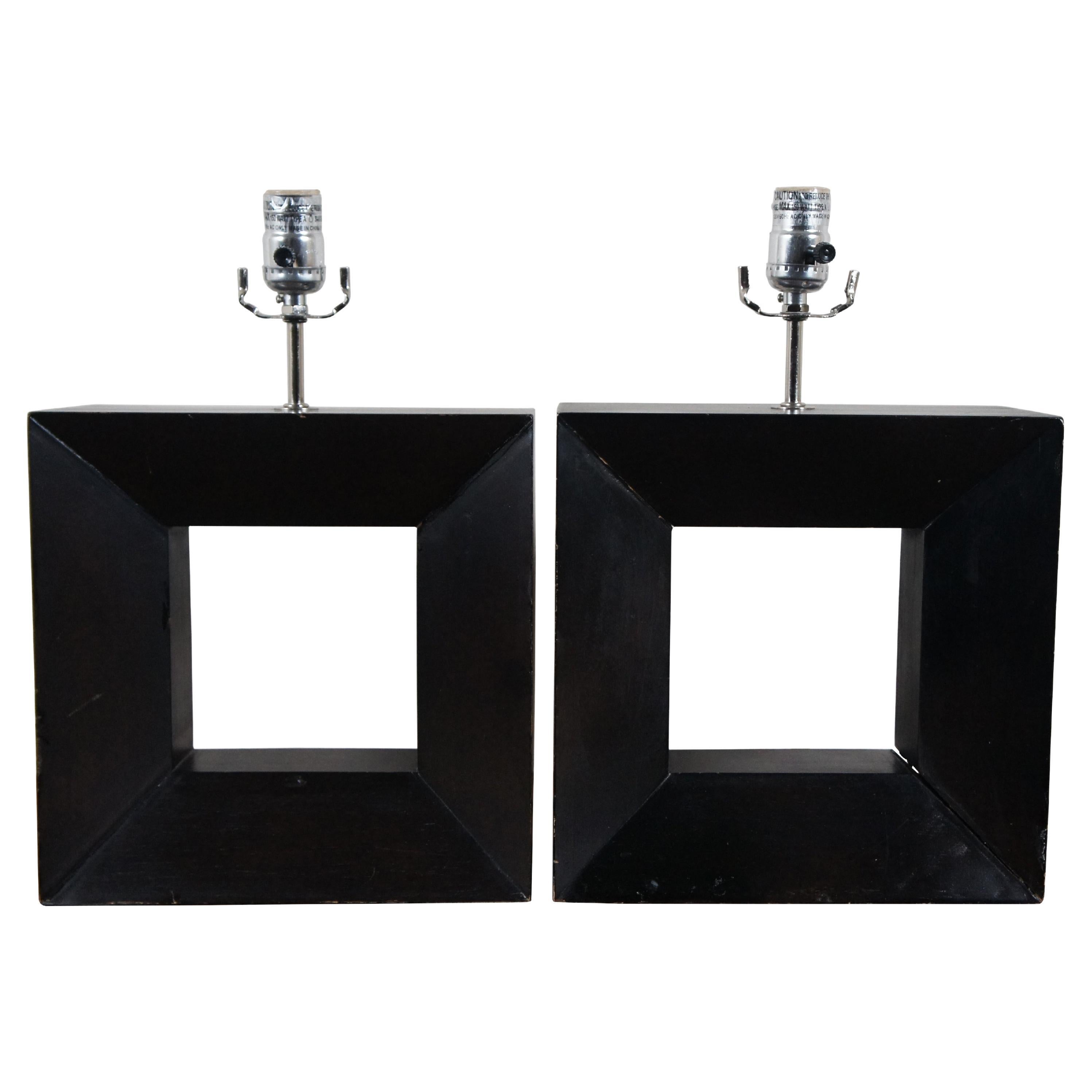 2 Mid-Century Modern-Tischlampen, durchbrochen, quadratisch, geometrisch, geschliffen, Holz 16"