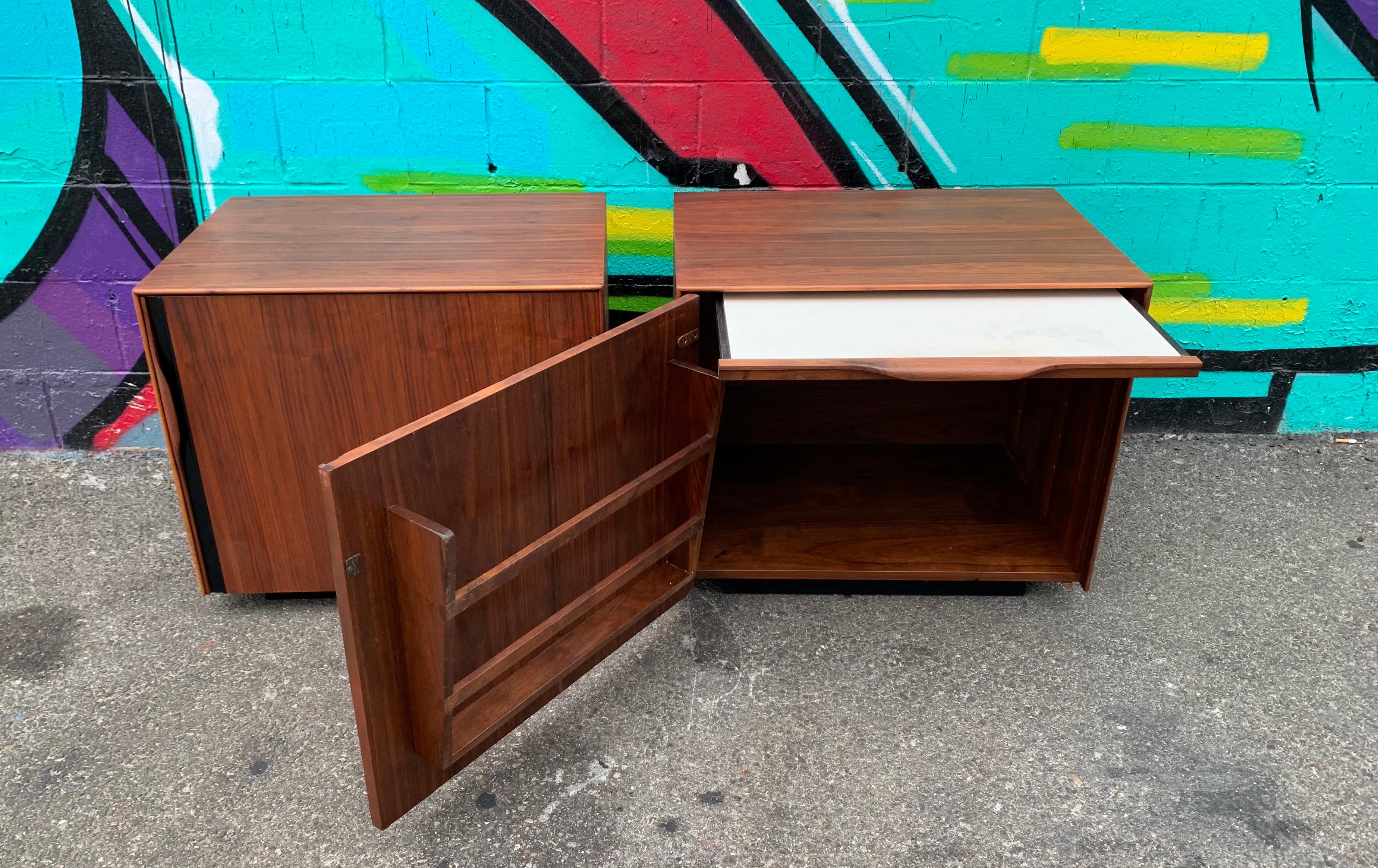 Mid-Century Modern 2 Midcentury Nightstands /Side Tables by Glenn of California