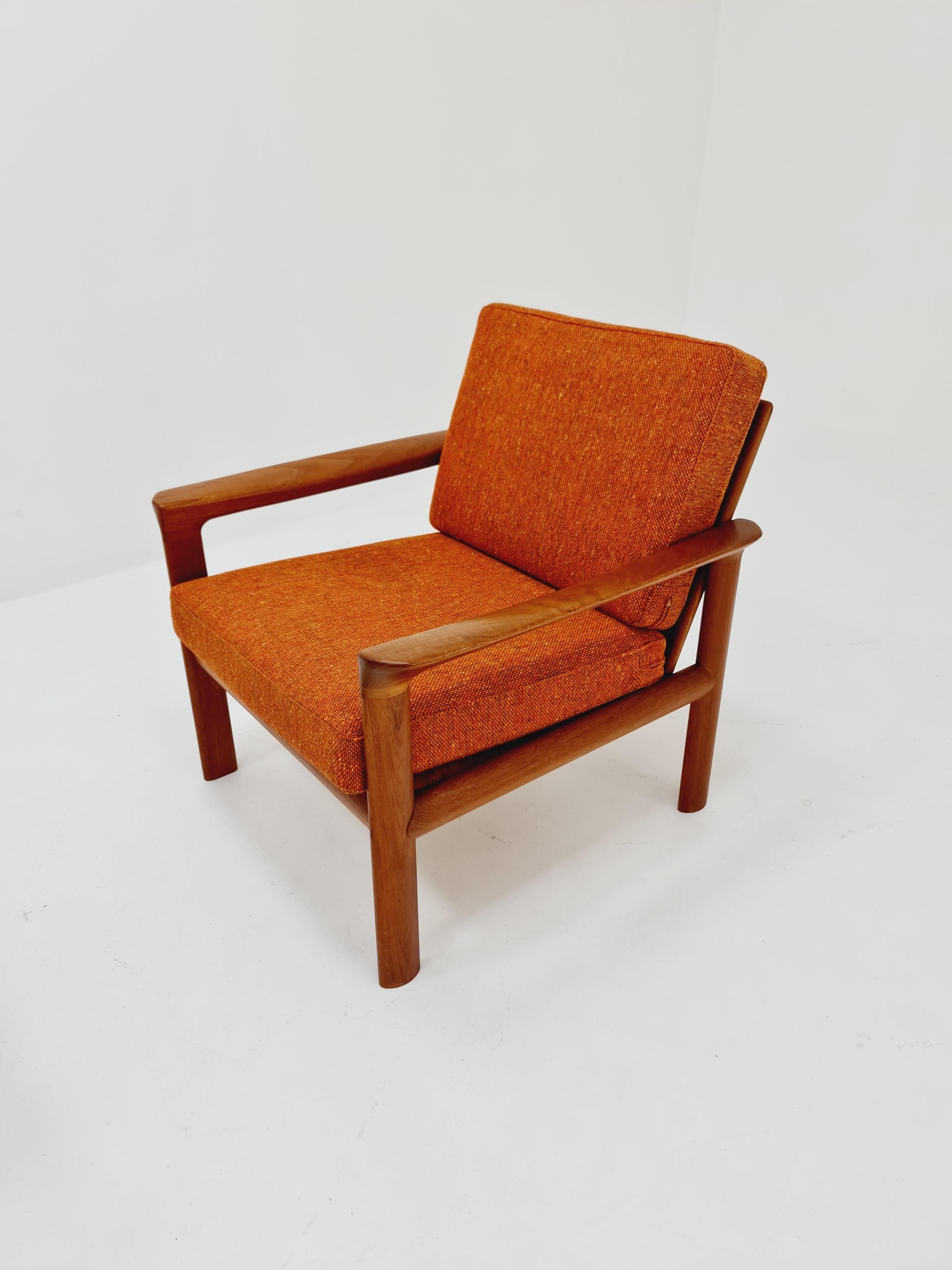 2 Mid century teak easy lounge / arm chairs by Sven Ellekaer for Komfort In Good Condition For Sale In Gaggenau, DE