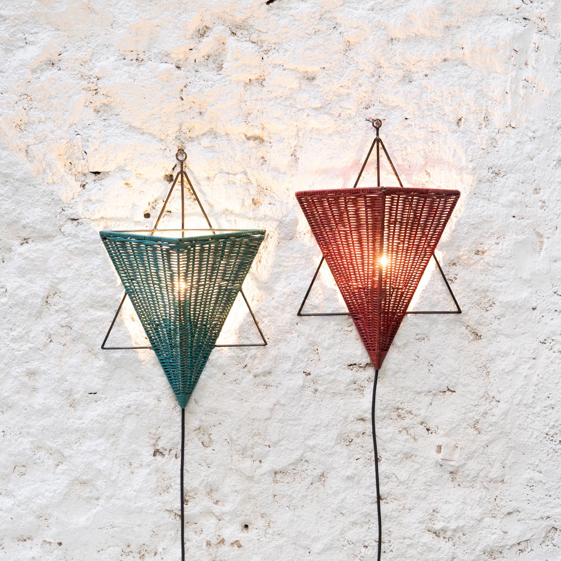 Rotin 2 Mid Century Wall Sconces in Iron and Rattan (1960) en vente