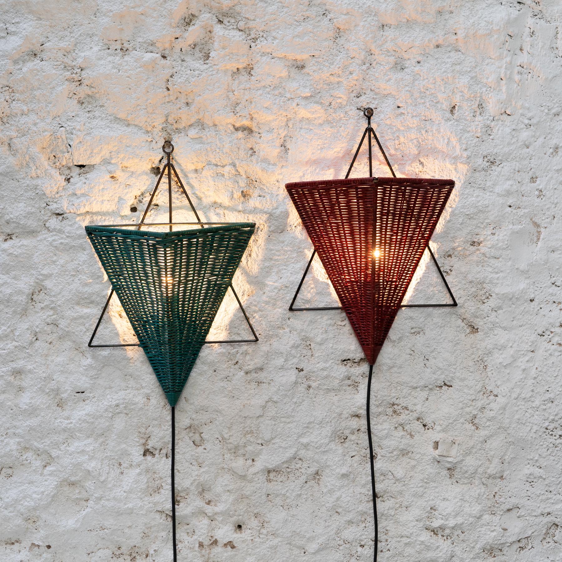 2 Mid Century Wall Sconces in Iron and Rattan (1960) en vente 1
